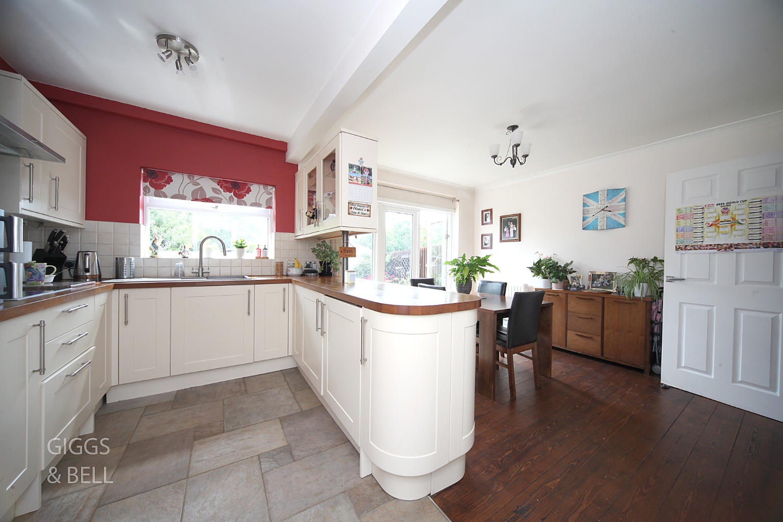 4 bed semi-detached house for sale in Grosvenor Road, Luton  - Property Image 5