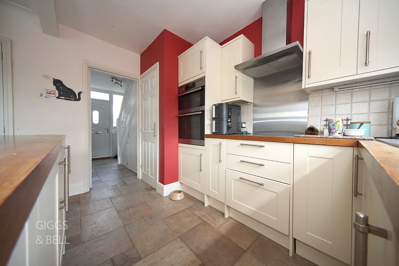 4 bed semi-detached house for sale in Grosvenor Road, Luton  - Property Image 6