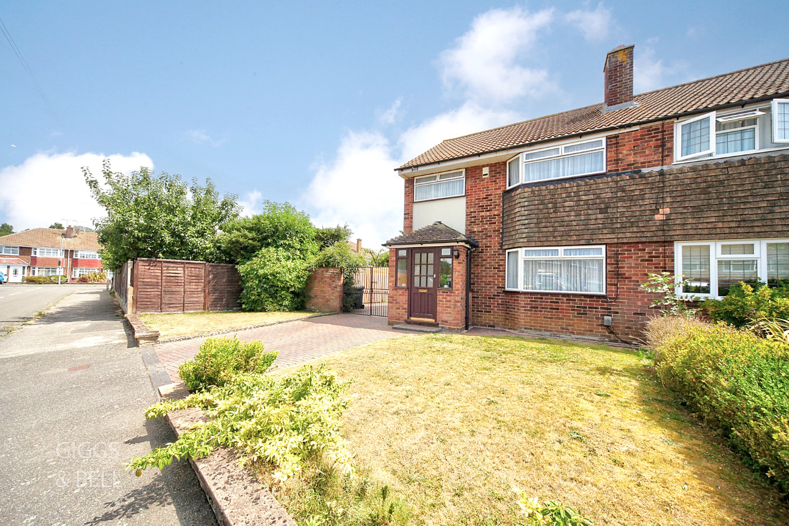 3 bed semi-detached house for sale in Swifts Green Road, Luton  - Property Image 2