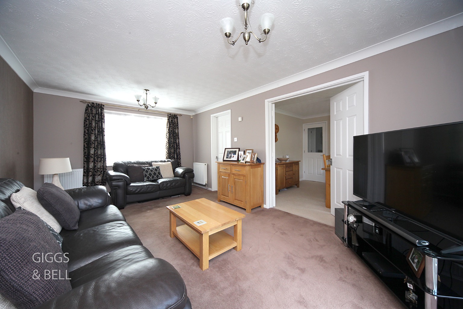 4 bed detached house for sale in Bellerby Rise, Luton  - Property Image 5