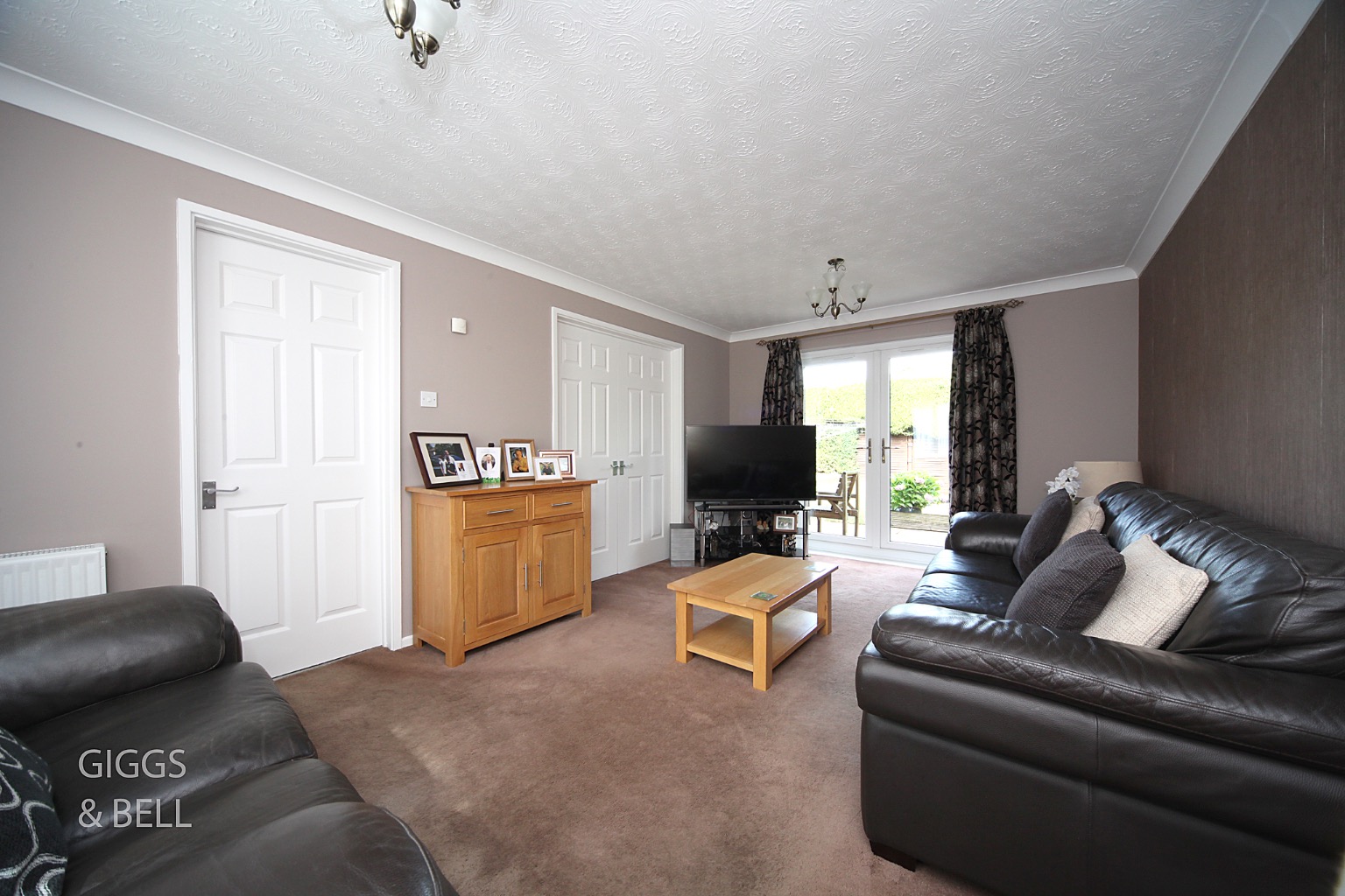 4 bed detached house for sale in Bellerby Rise, Luton 3