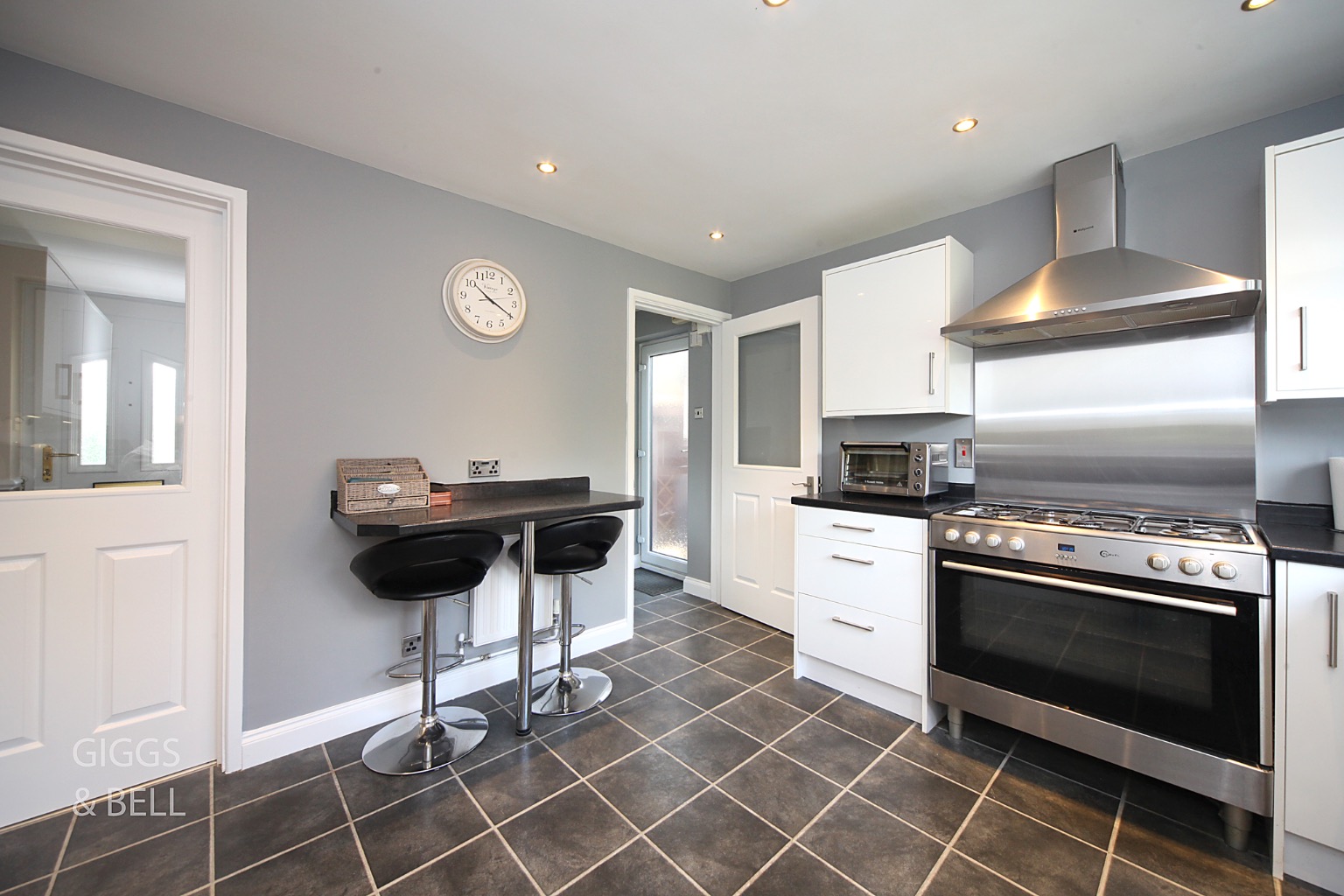 4 bed detached house for sale in Bellerby Rise, Luton 8