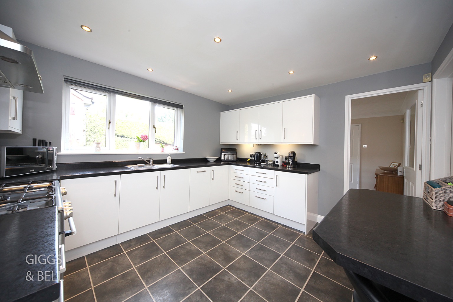 4 bed detached house for sale in Bellerby Rise, Luton  - Property Image 10