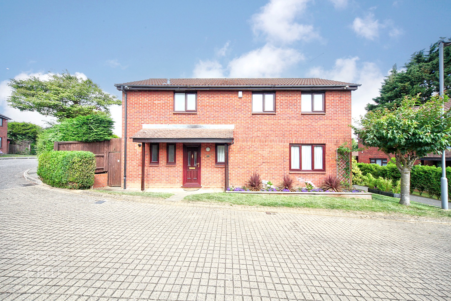 4 bed detached house for sale in Bellerby Rise, Luton - Property Image 1