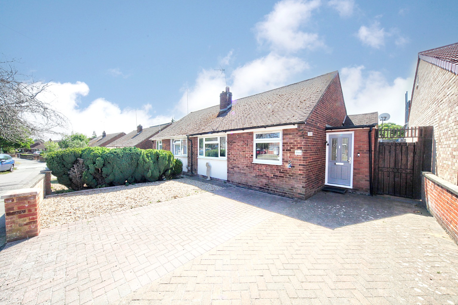 2 bed semi-detached bungalow for sale in Leagrave High Street, Luton, LU4 