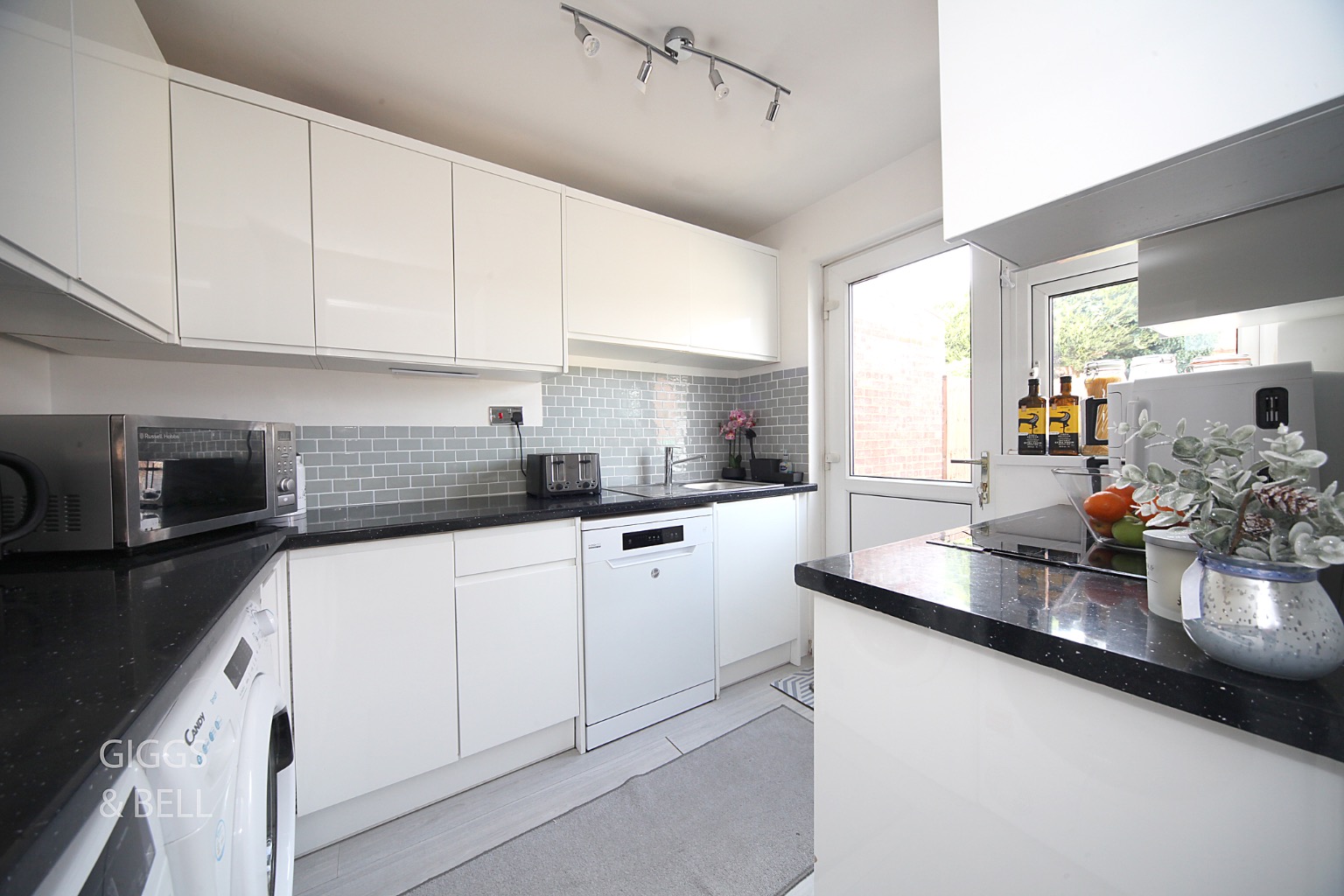 3 bed semi-detached house for sale in Hardwick Green, Luton 4