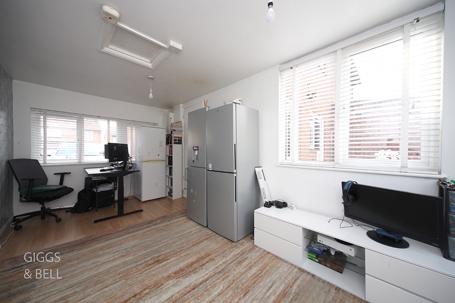 3 bed semi-detached house for sale in Hardwick Green, Luton  - Property Image 8