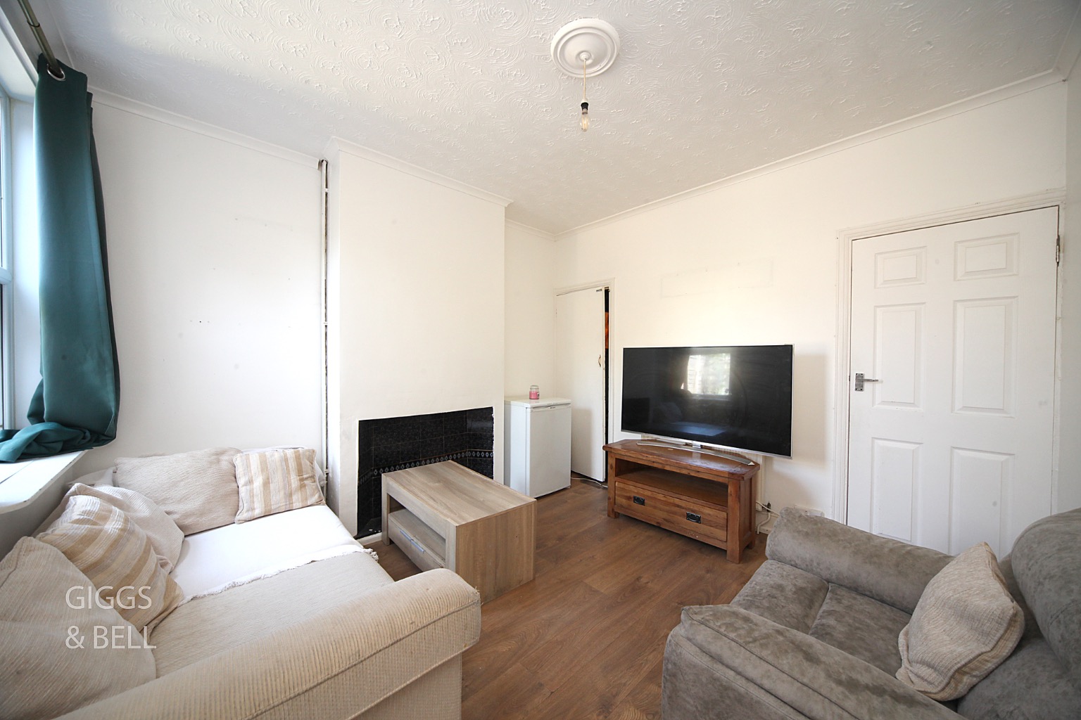 2 bed terraced house for sale in St Peters Road, Luton 1
