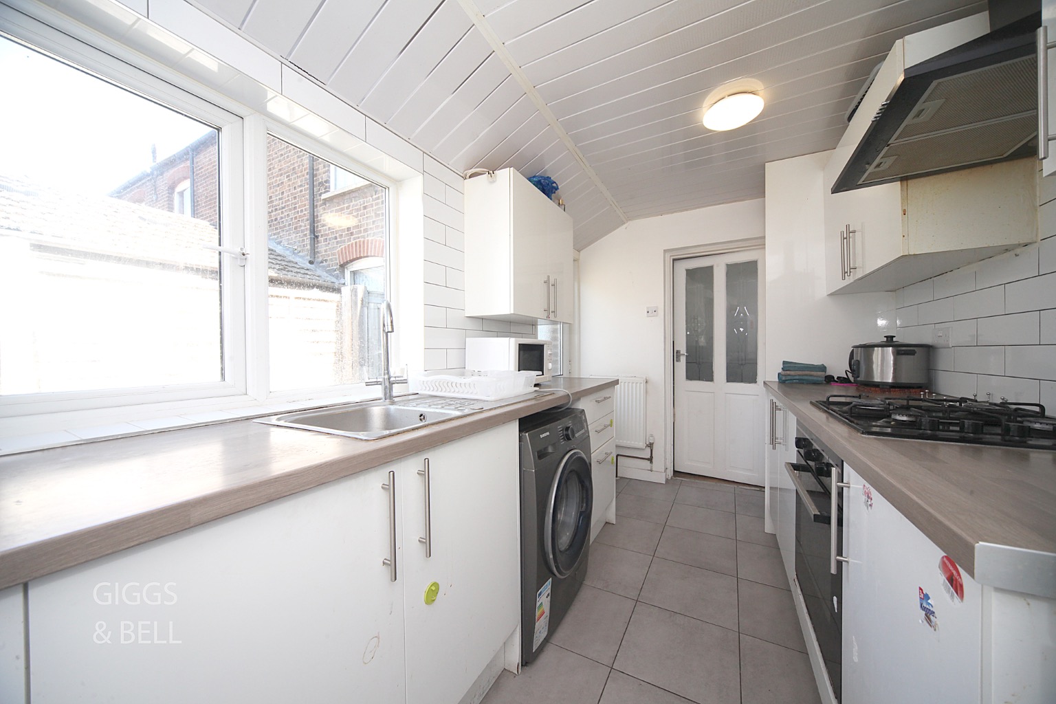 2 bed terraced house for sale in St Peters Road, Luton  - Property Image 5