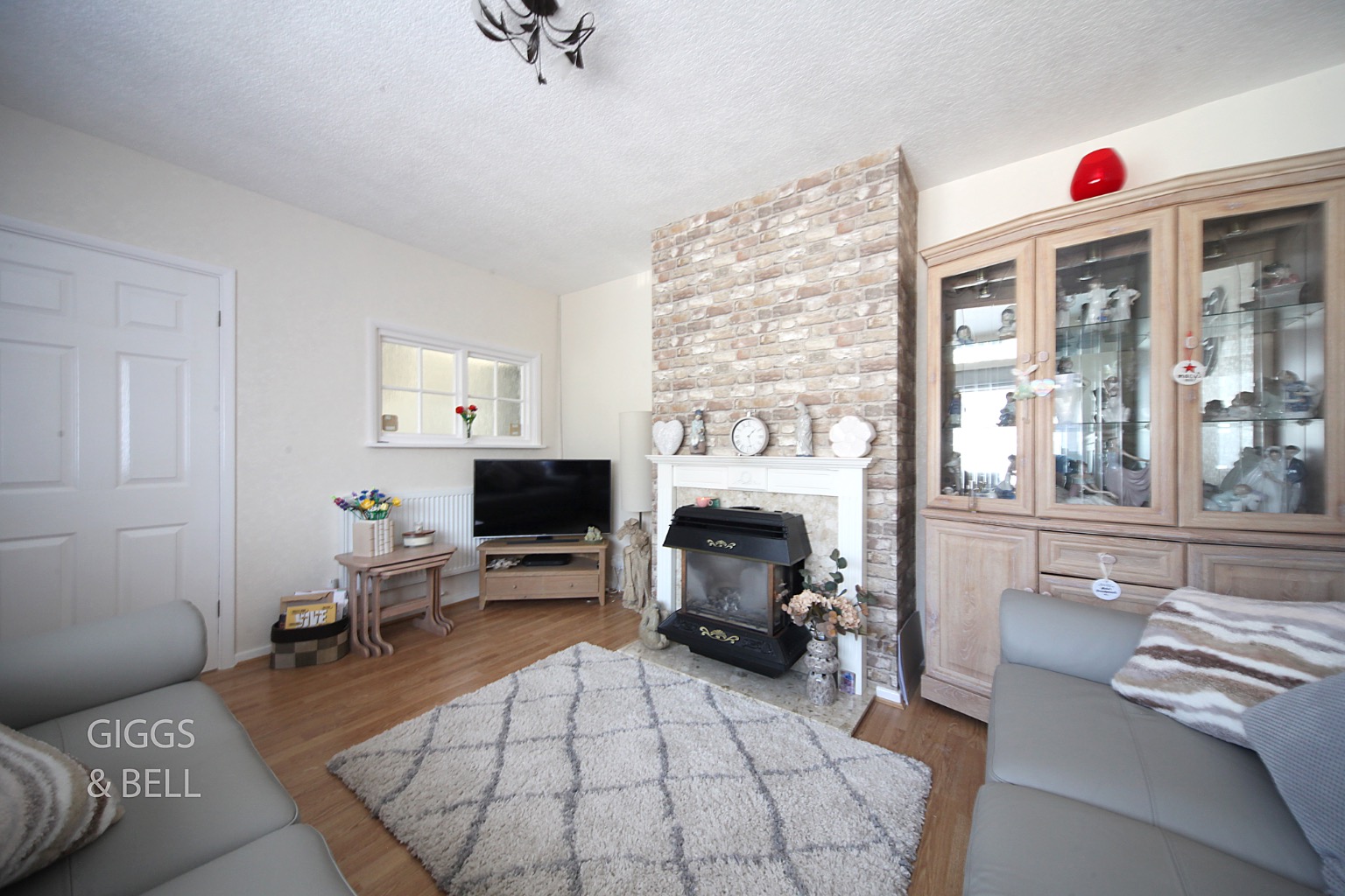 3 bed terraced house for sale in Friars Way, Luton  - Property Image 2