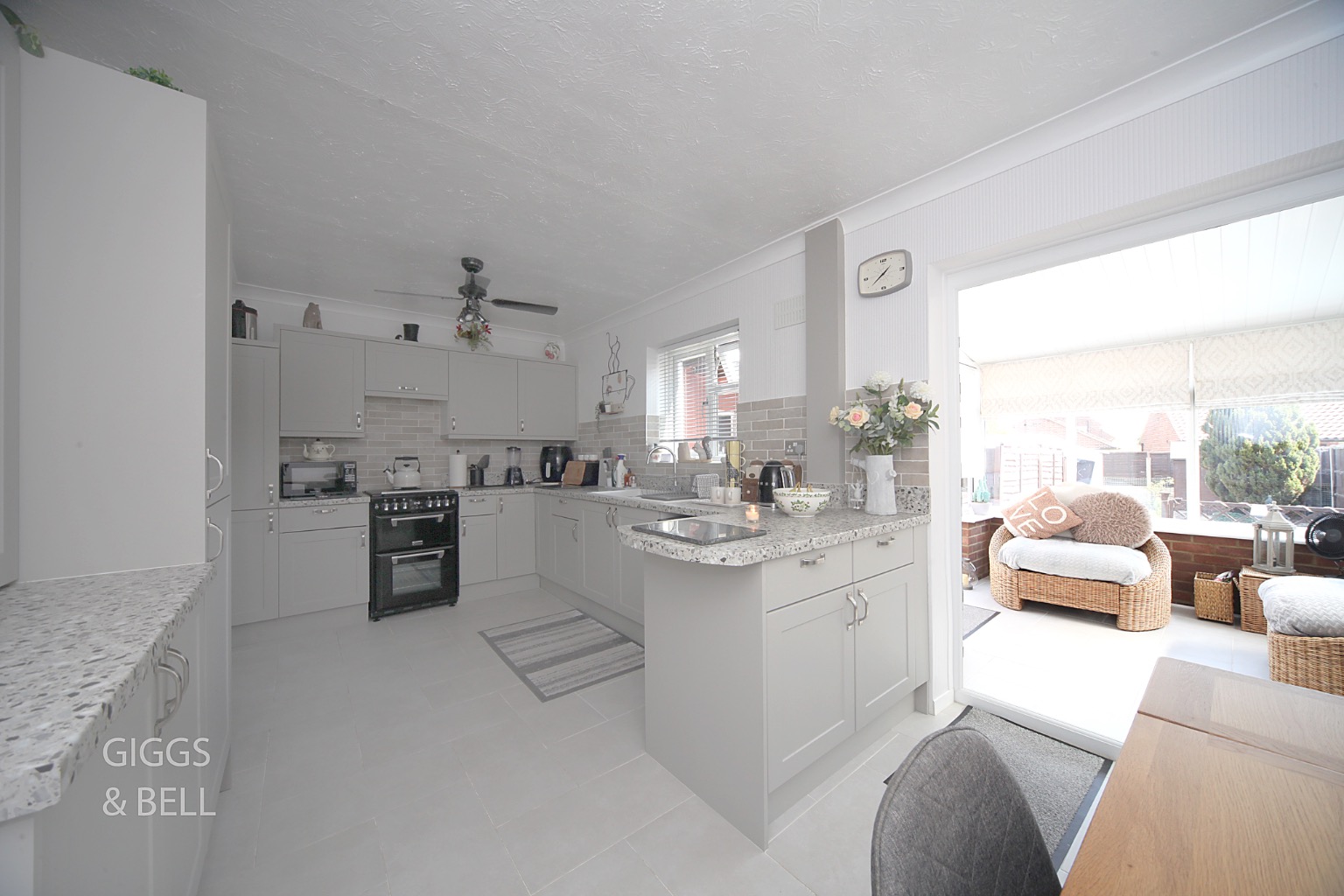 3 bed terraced house for sale in Friars Way, Luton  - Property Image 5
