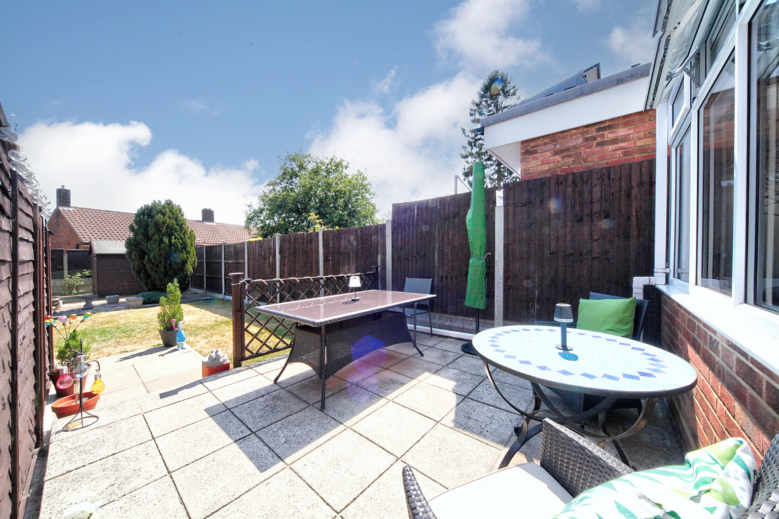 3 bed terraced house for sale in Friars Way, Luton 14