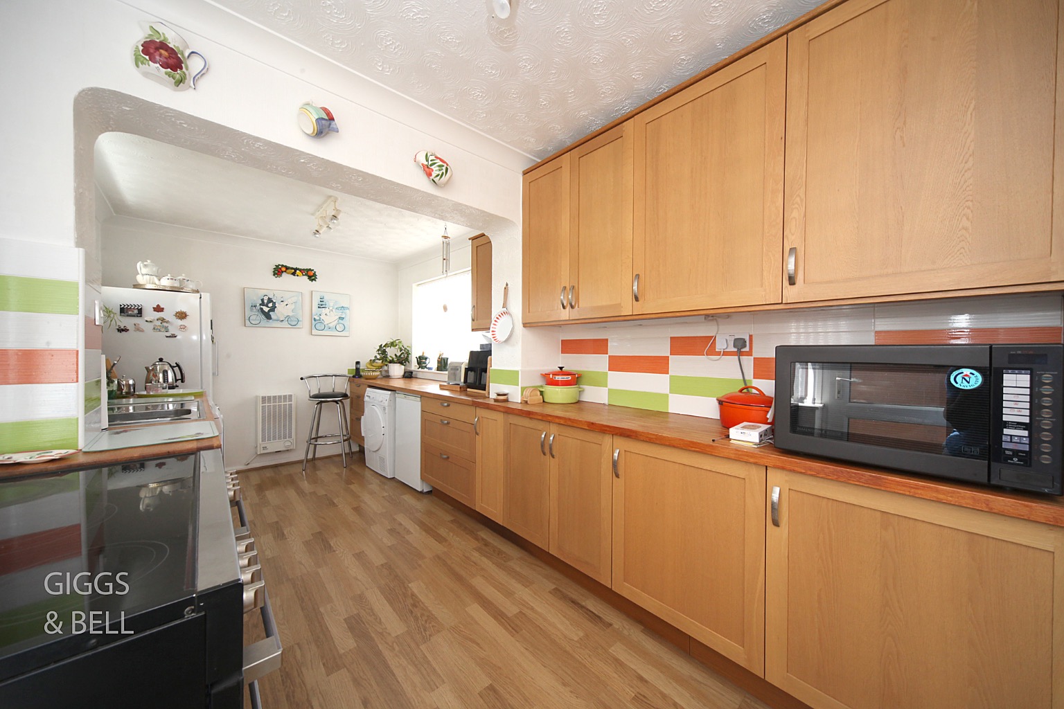 3 bed detached house for sale in Roman Road, Bedfordshire  - Property Image 6