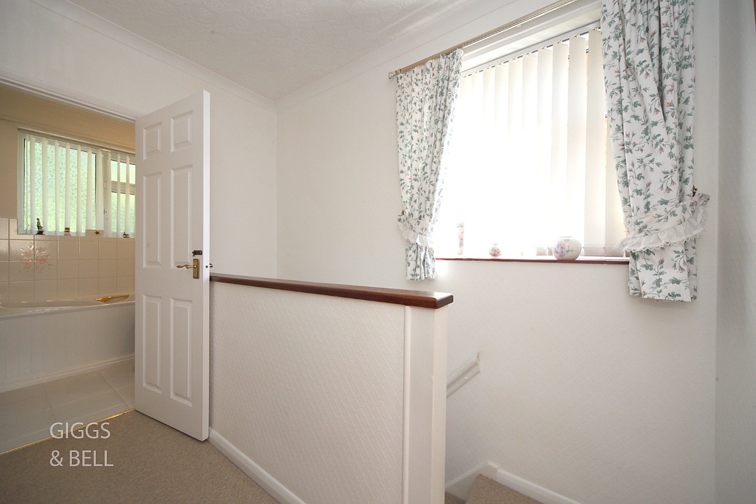 3 bed detached house for sale in Roman Road, Bedfordshire 9