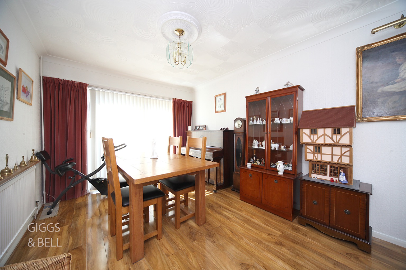 3 bed detached house for sale in Roman Road, Bedfordshire 3