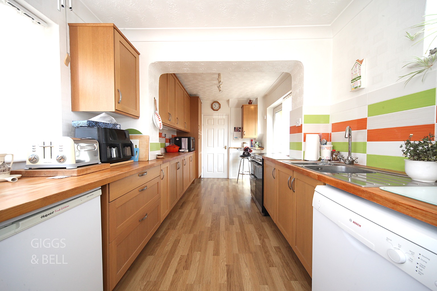 3 bed detached house for sale in Roman Road, Bedfordshire 6