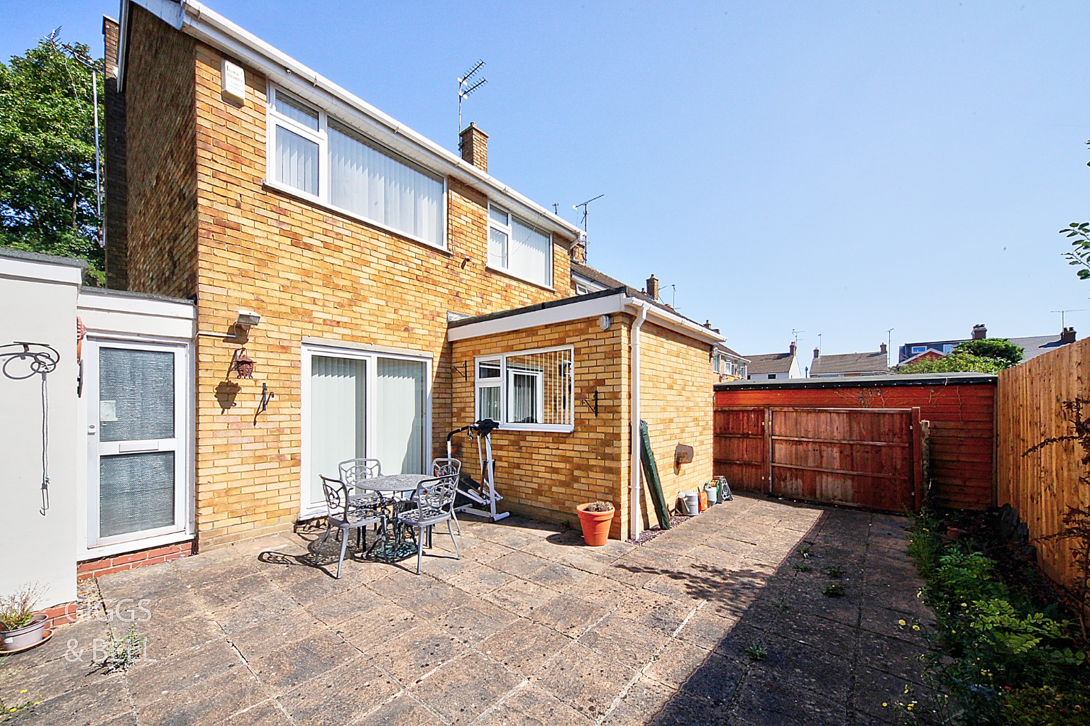 3 bed detached house for sale in Roman Road, Bedfordshire  - Property Image 17