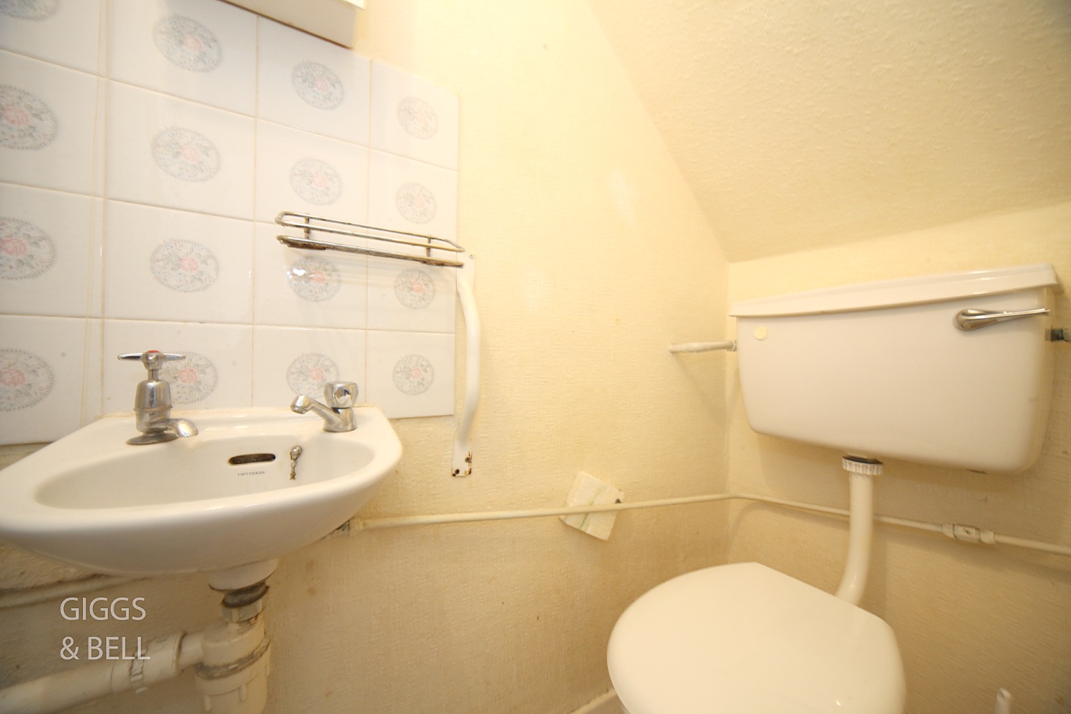 4 bed end of terrace house for sale in Tenby Drive, Luton  - Property Image 2