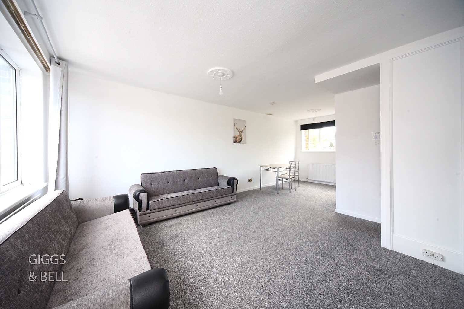 4 bed end of terrace house for sale in Tenby Drive, Luton 2