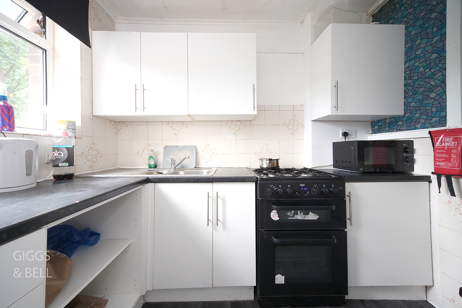 4 bed end of terrace house for sale in Tenby Drive, Luton 5