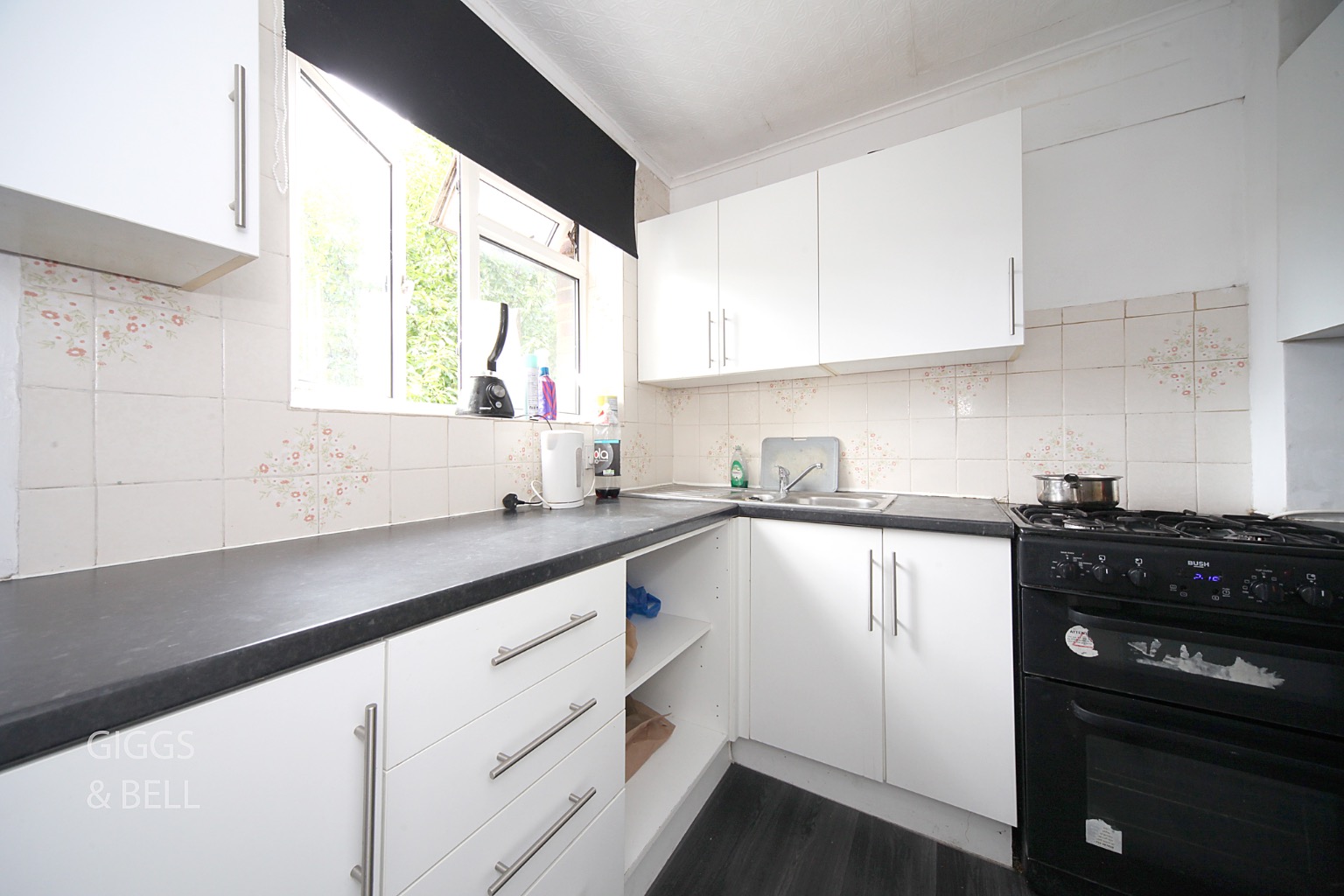 4 bed end of terrace house for sale in Tenby Drive, Luton  - Property Image 7