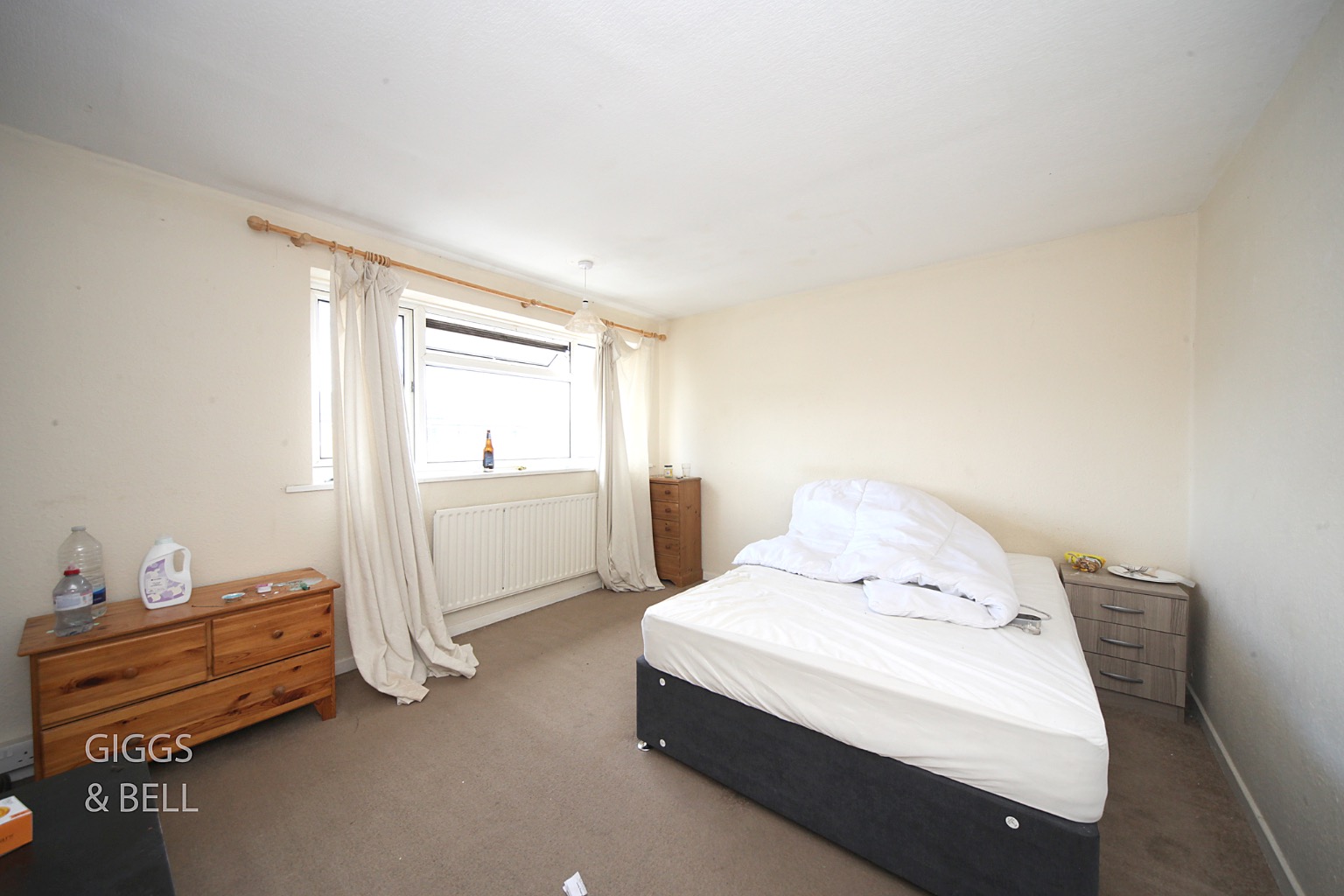 4 bed end of terrace house for sale in Tenby Drive, Luton 10