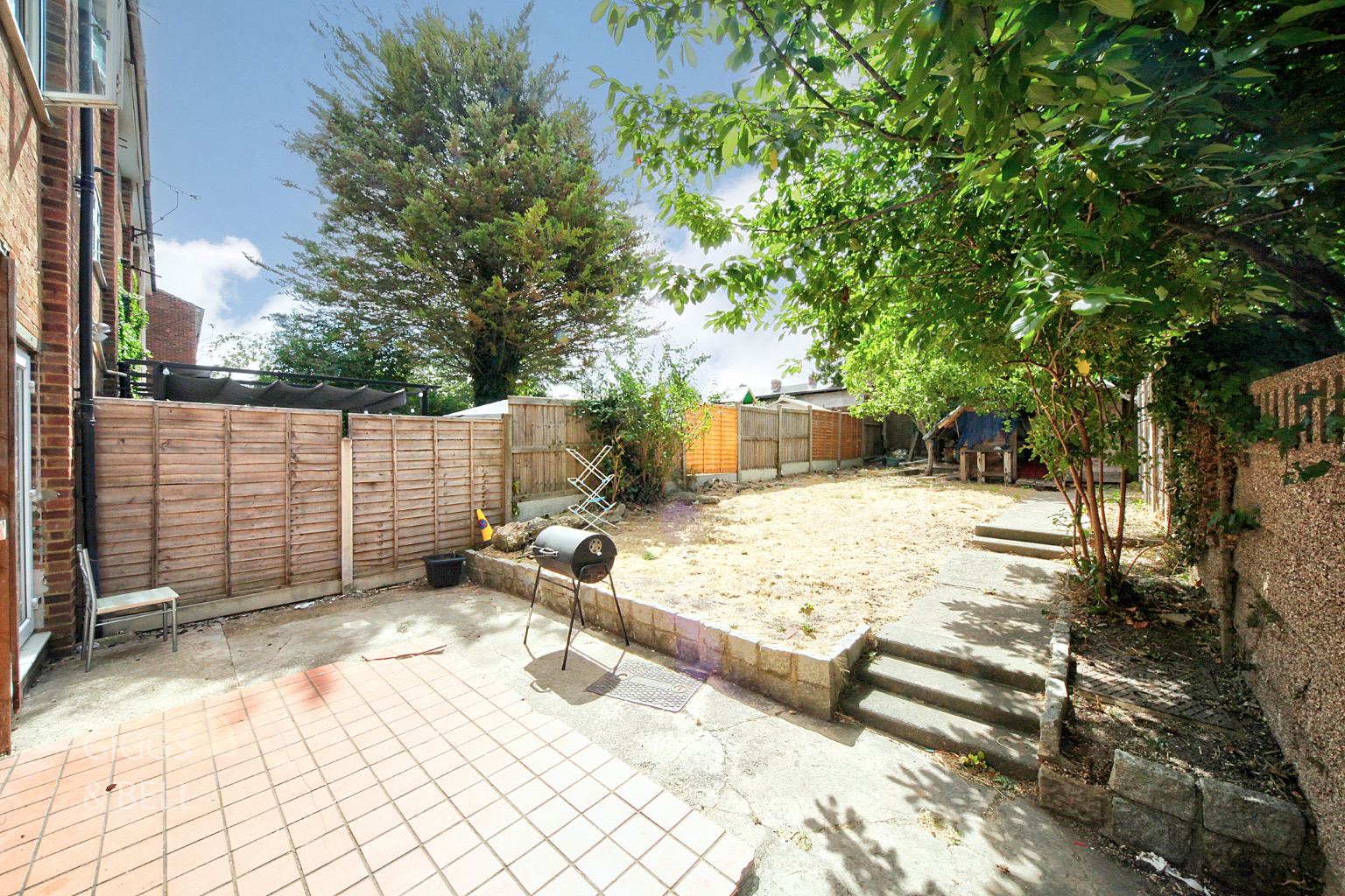 4 bed end of terrace house for sale in Tenby Drive, Luton 14