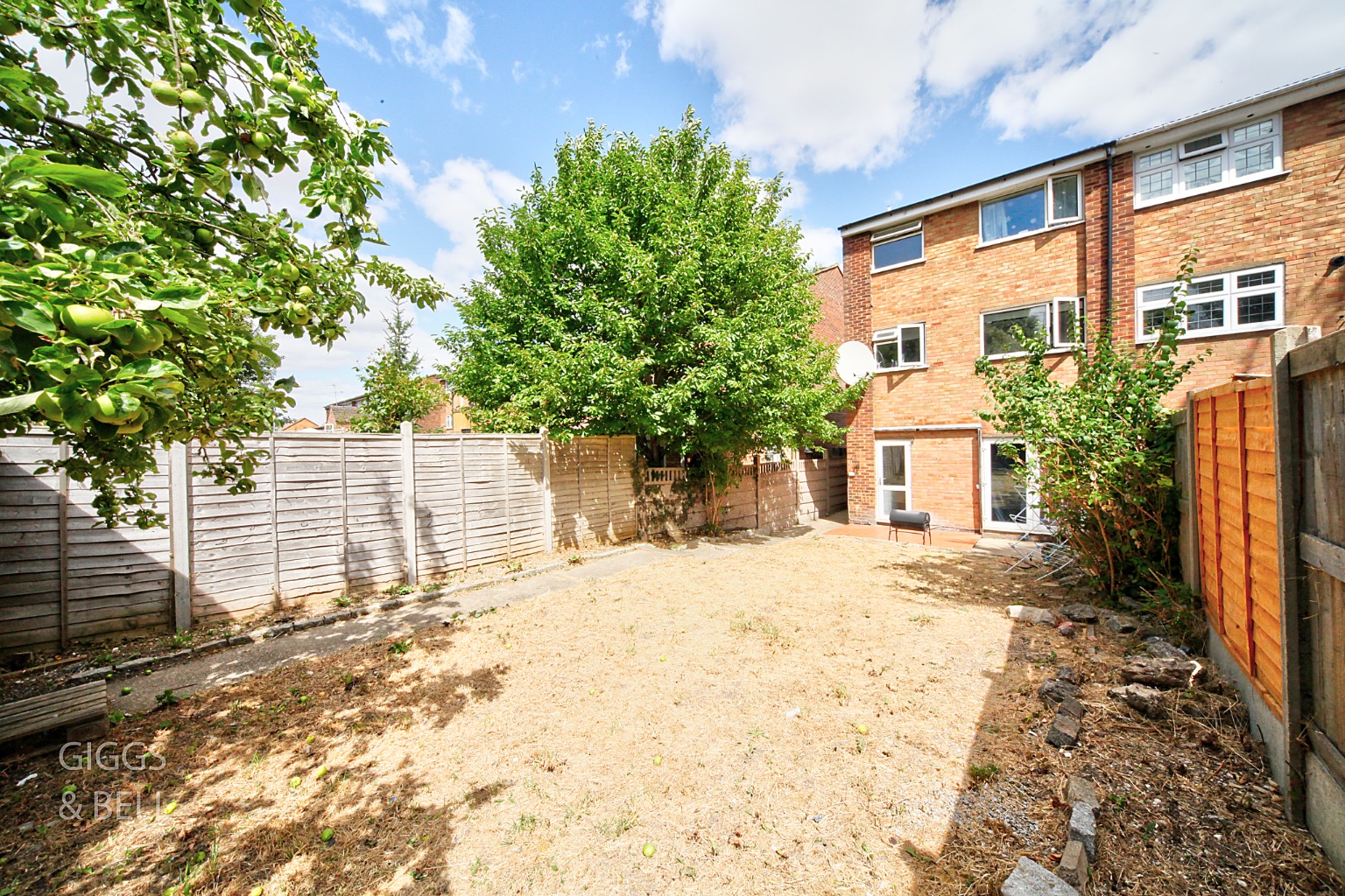 4 bed end of terrace house for sale in Tenby Drive, Luton 17