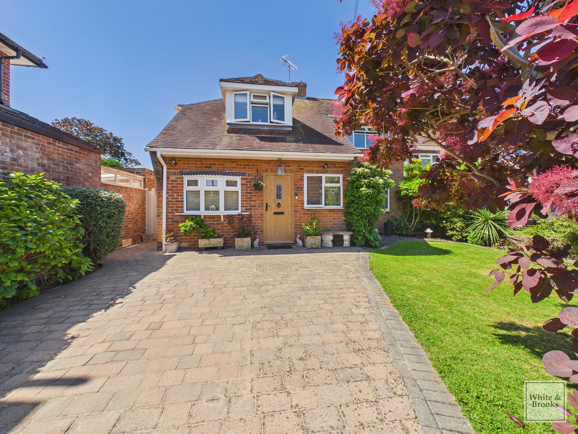 This beautifully presented detached house offers a superb blend of modern style and practical living across three spacious bedrooms, two contemporary bathrooms, and two well-appointed reception rooms.