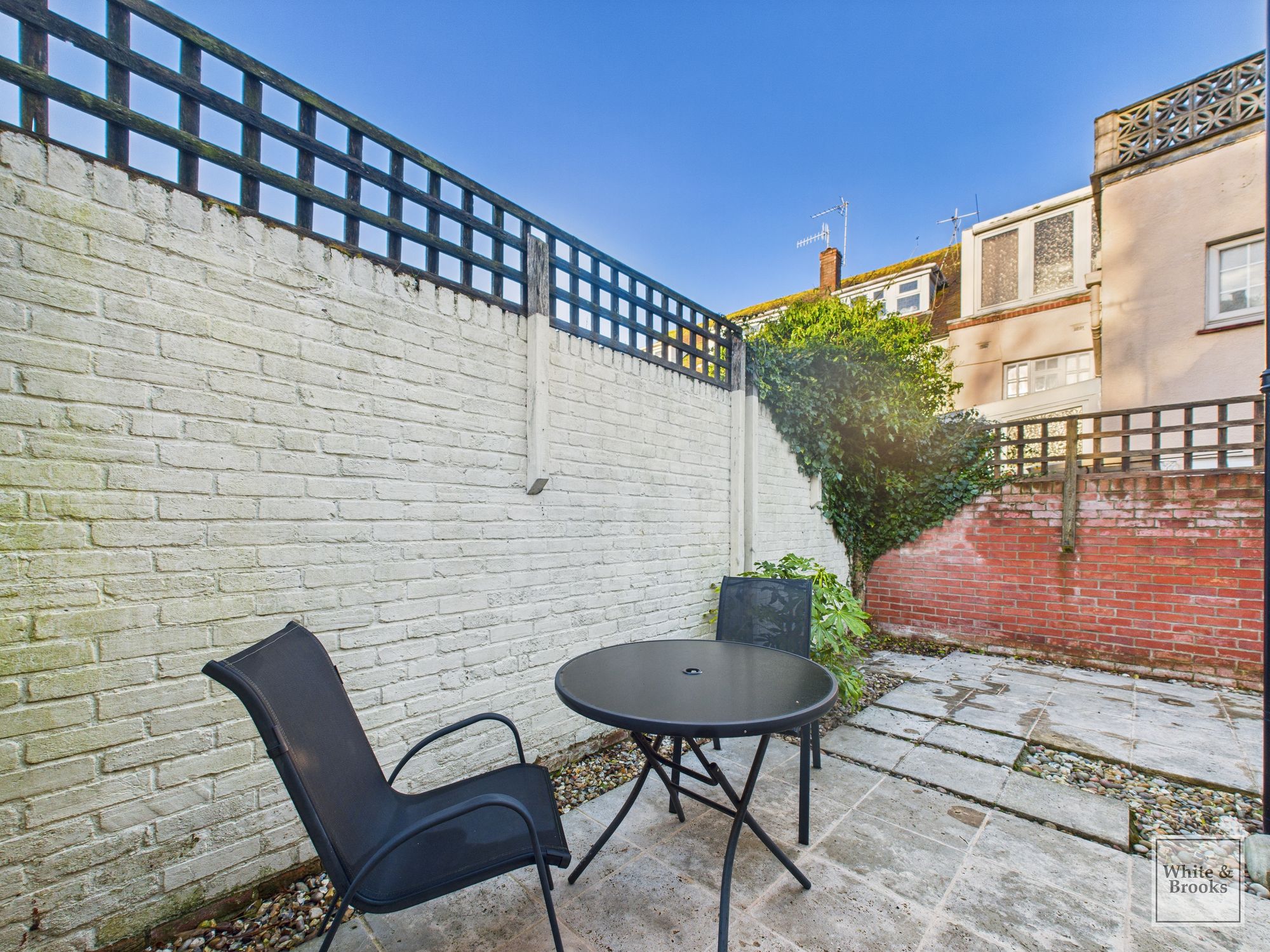 1 bed end of terrace house for sale in Cutten Way, Chichester, PO19 12