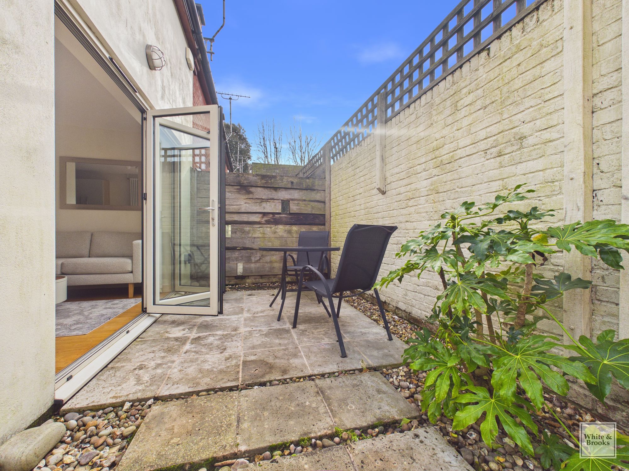 1 bed end of terrace house for sale in Cutten Way, Chichester, PO19 11