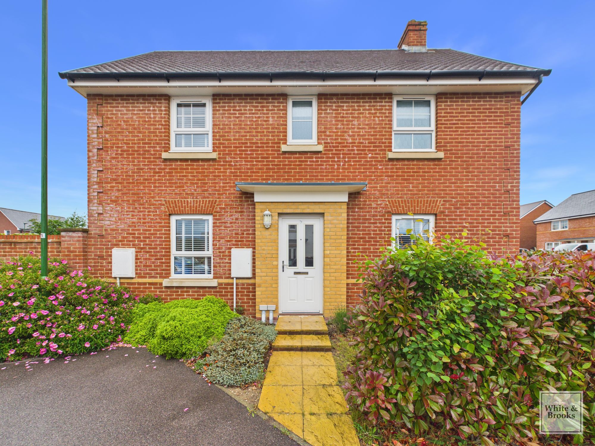 3 bed detached house for sale in Hawthorn Way, Westhampnett, PO18  - Property Image 1