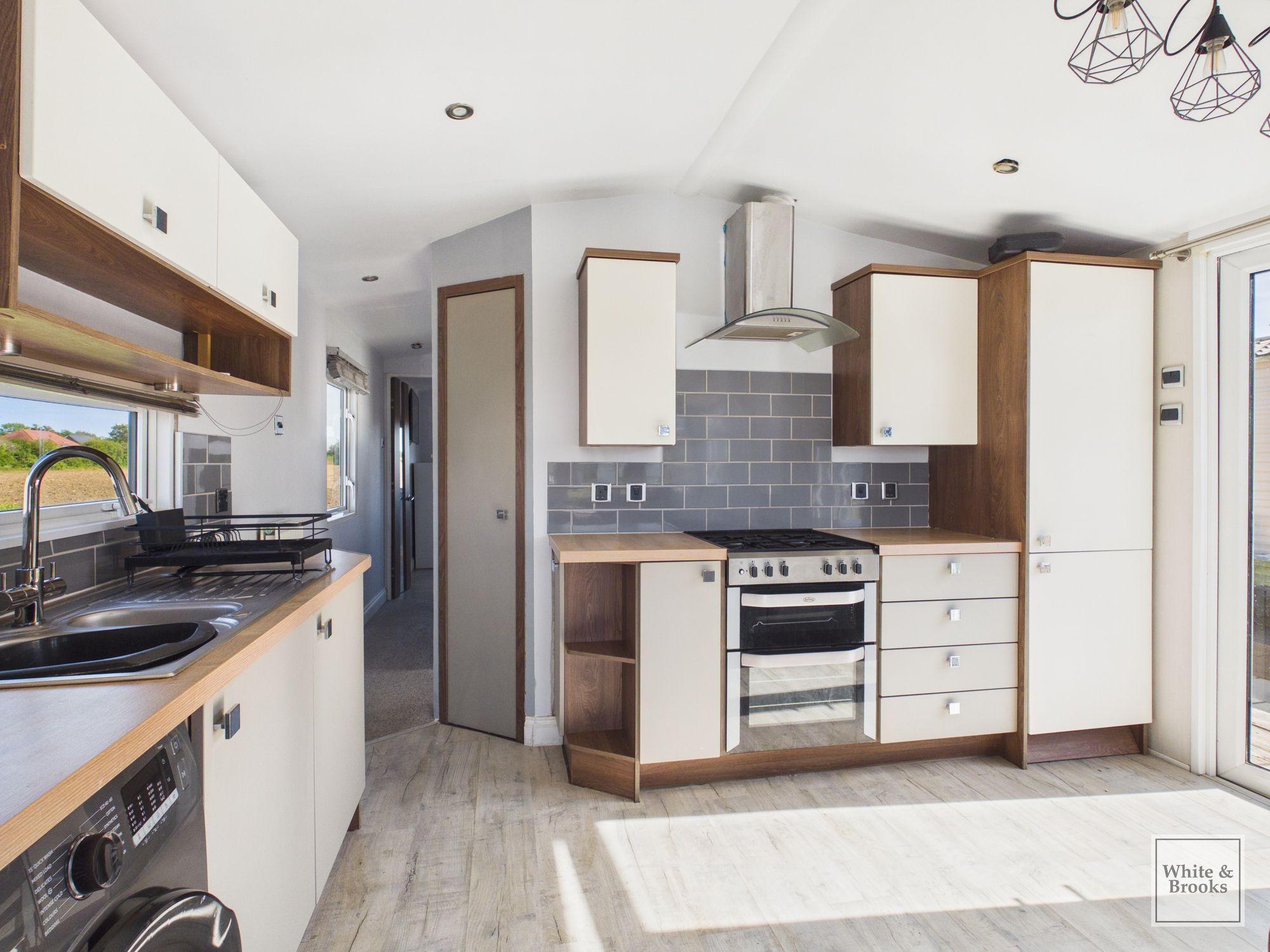 2 bed caravan for sale in Chichester Road, Bognor Regis, PO21  - Property Image 3