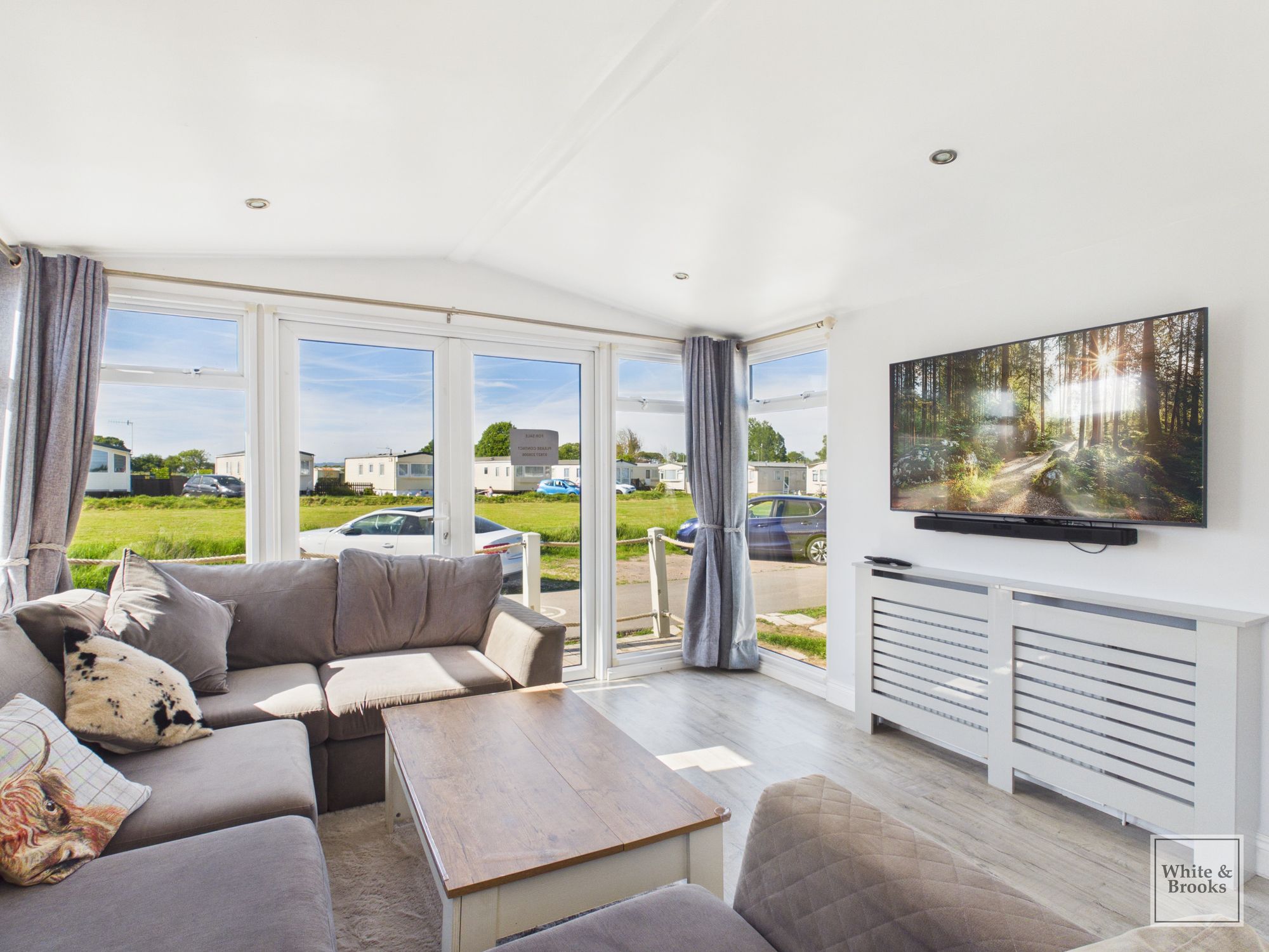 2 bed caravan for sale in Chichester Road, Bognor Regis, PO21  - Property Image 2
