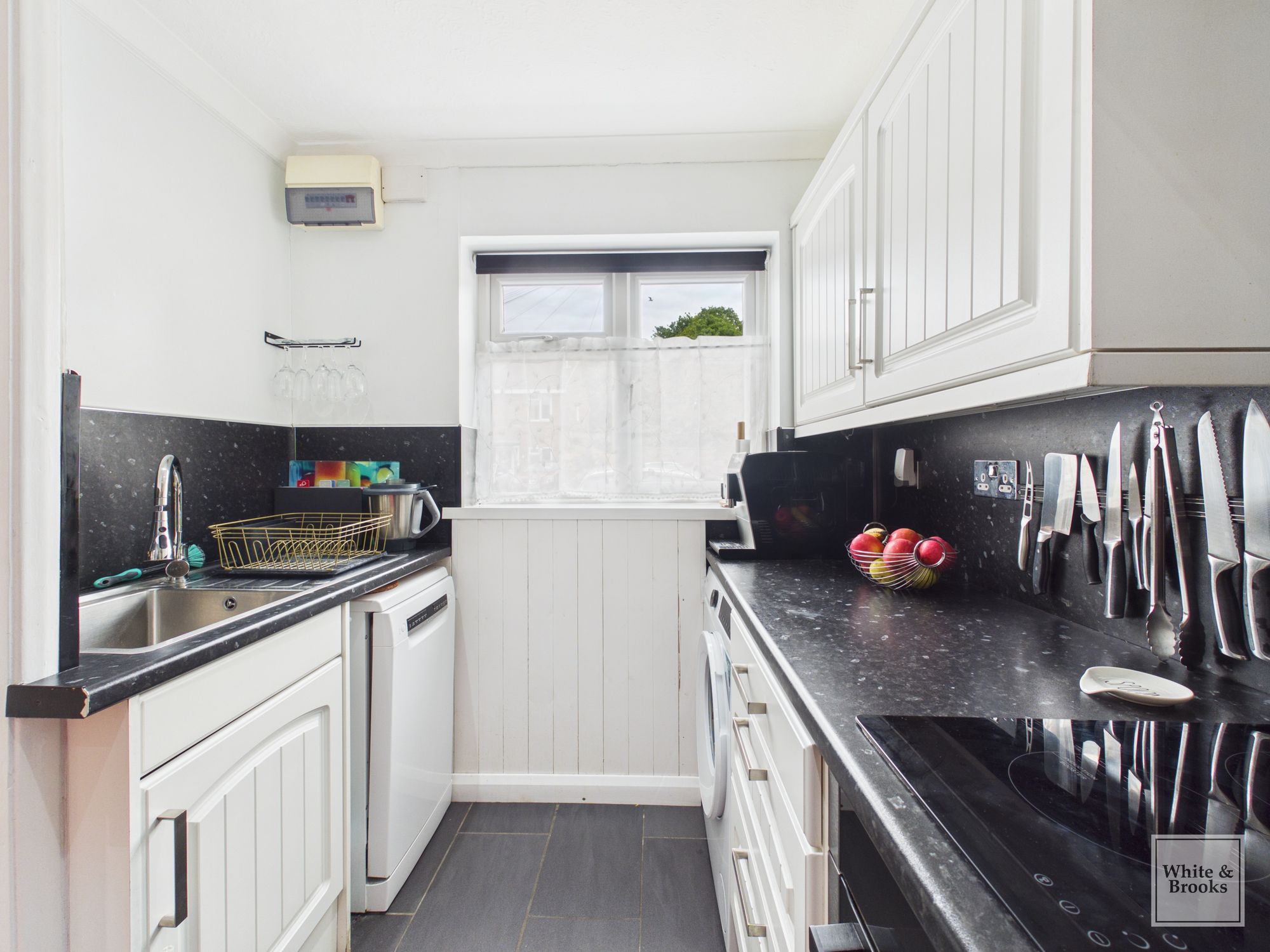 2 bed end of terrace house for sale in Stoneage Close, Bognor Regis, PO22 2