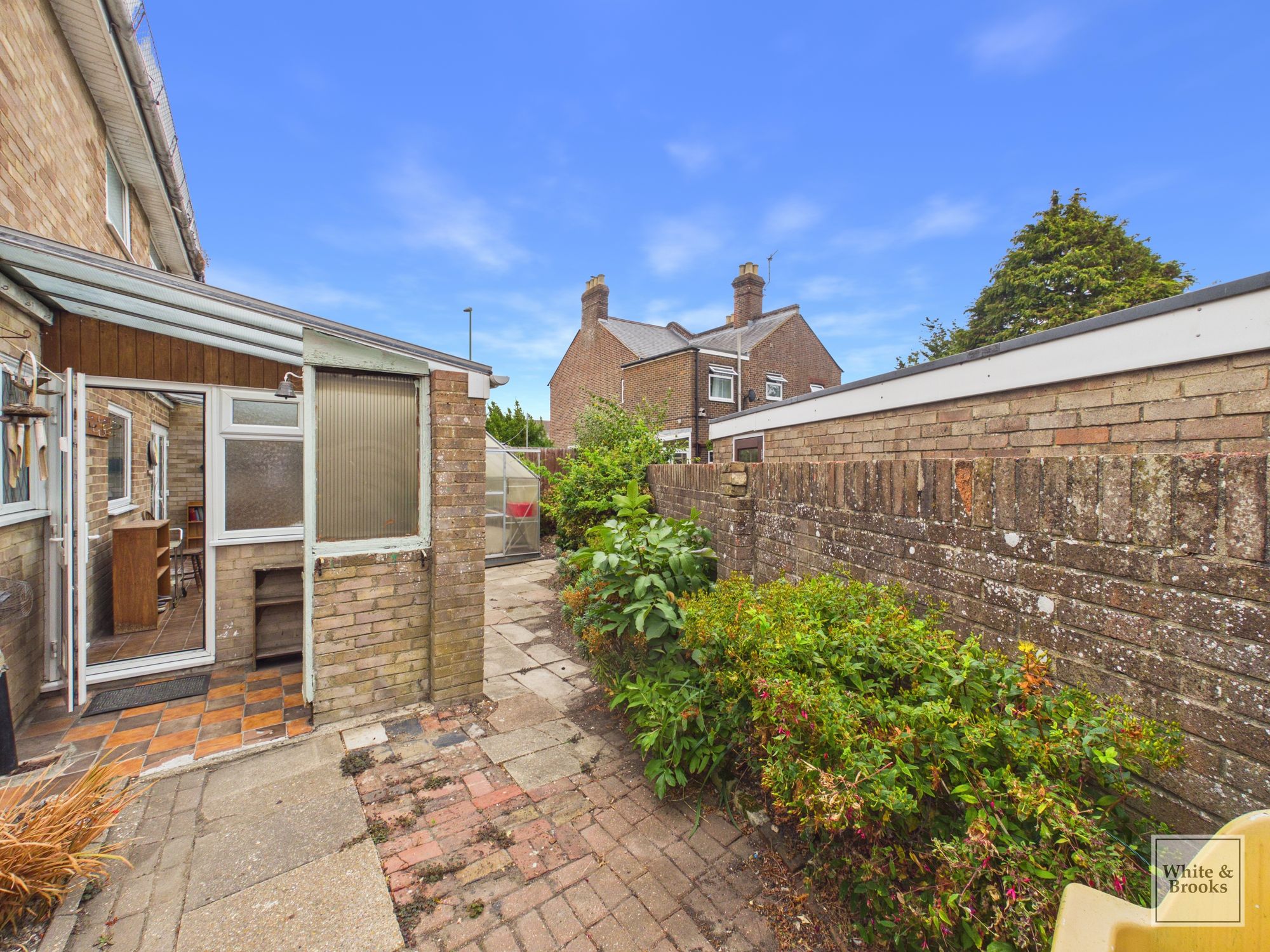 4 bed semi-detached house for sale in The Peacheries, Chichester, PO19  - Property Image 4