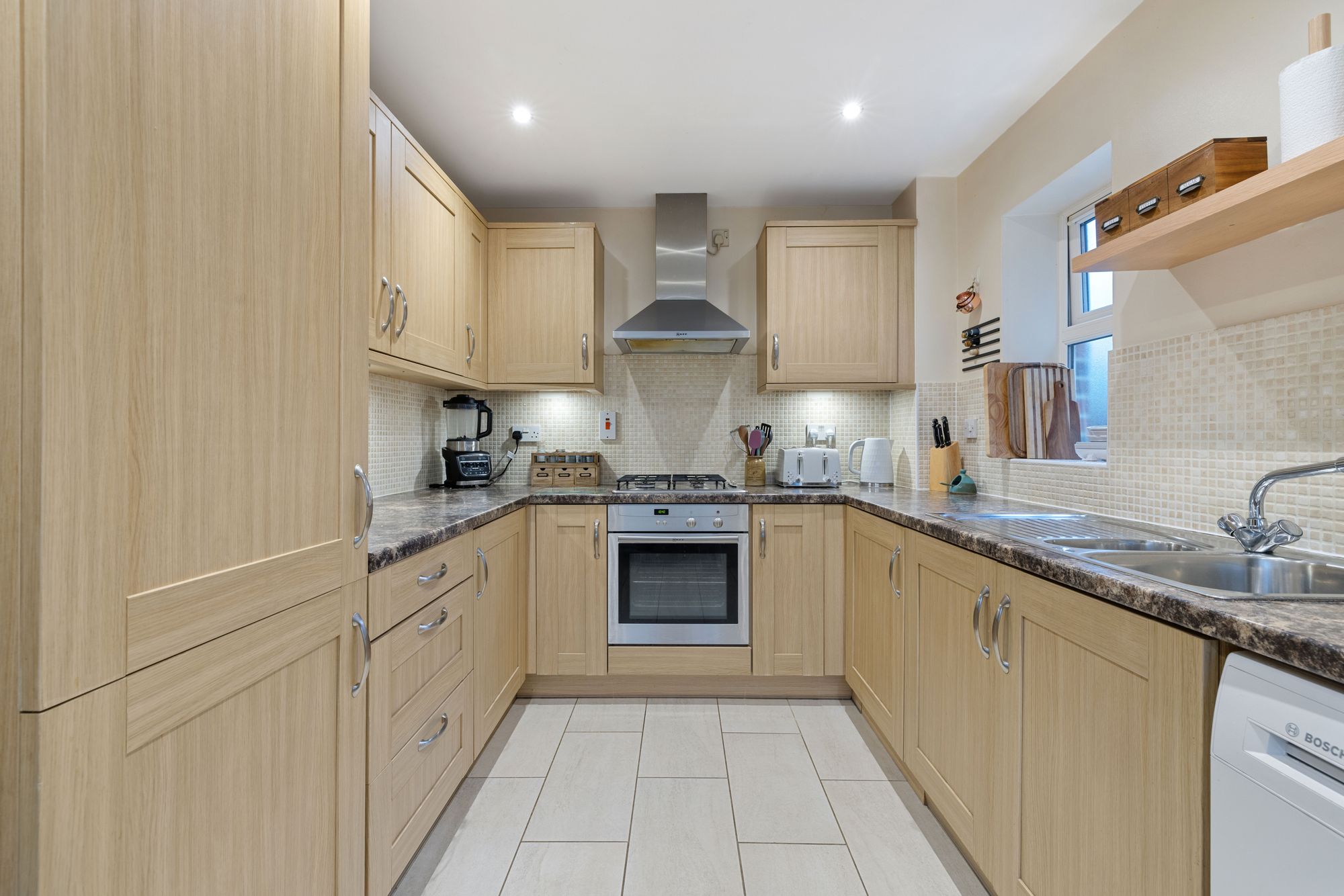 3 bed end of terrace house for sale in Mosse Gardens, Chichester, PO19  - Property Image 3