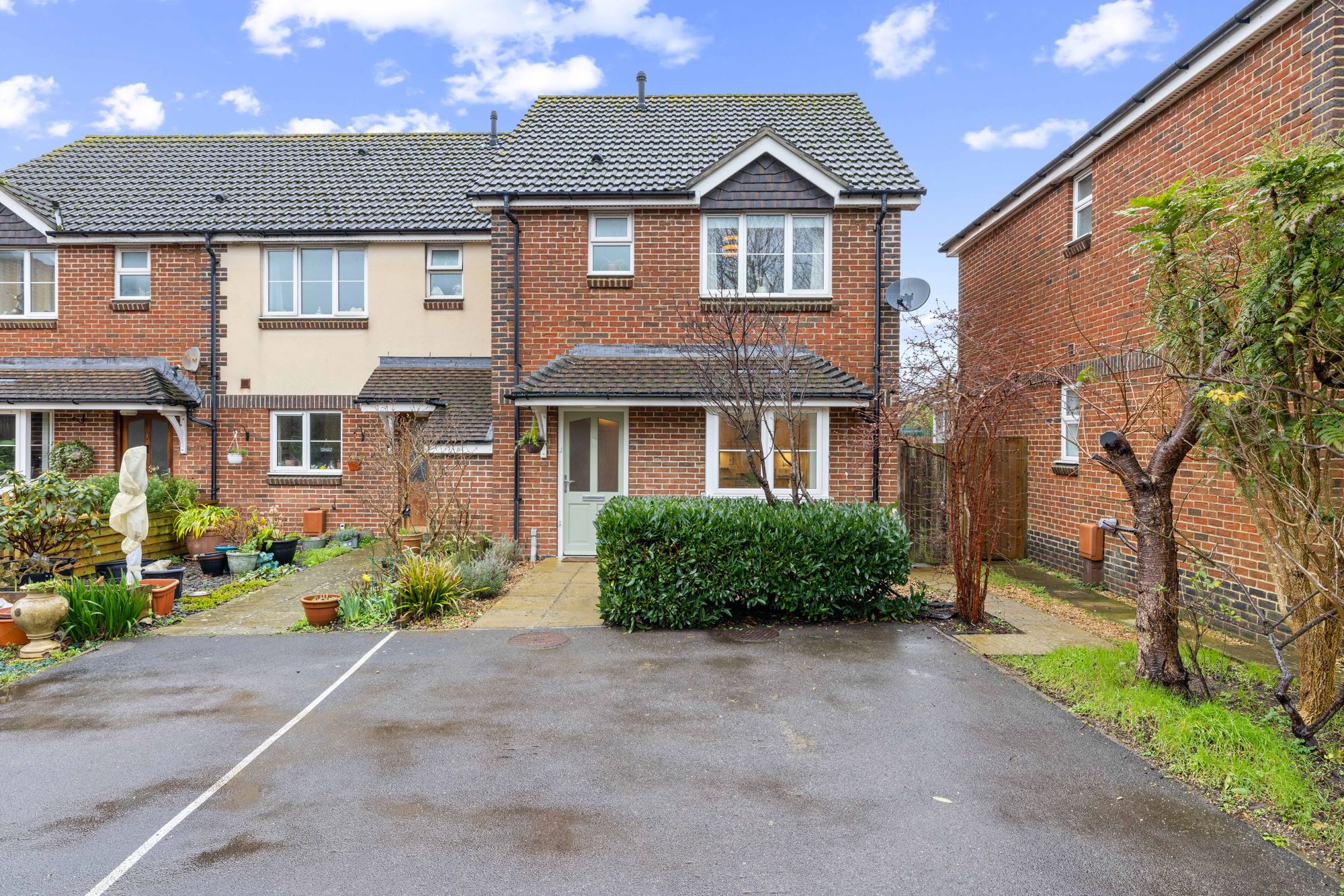 3 bed end of terrace house for sale in Mosse Gardens, Chichester, PO19 - Property Image 1