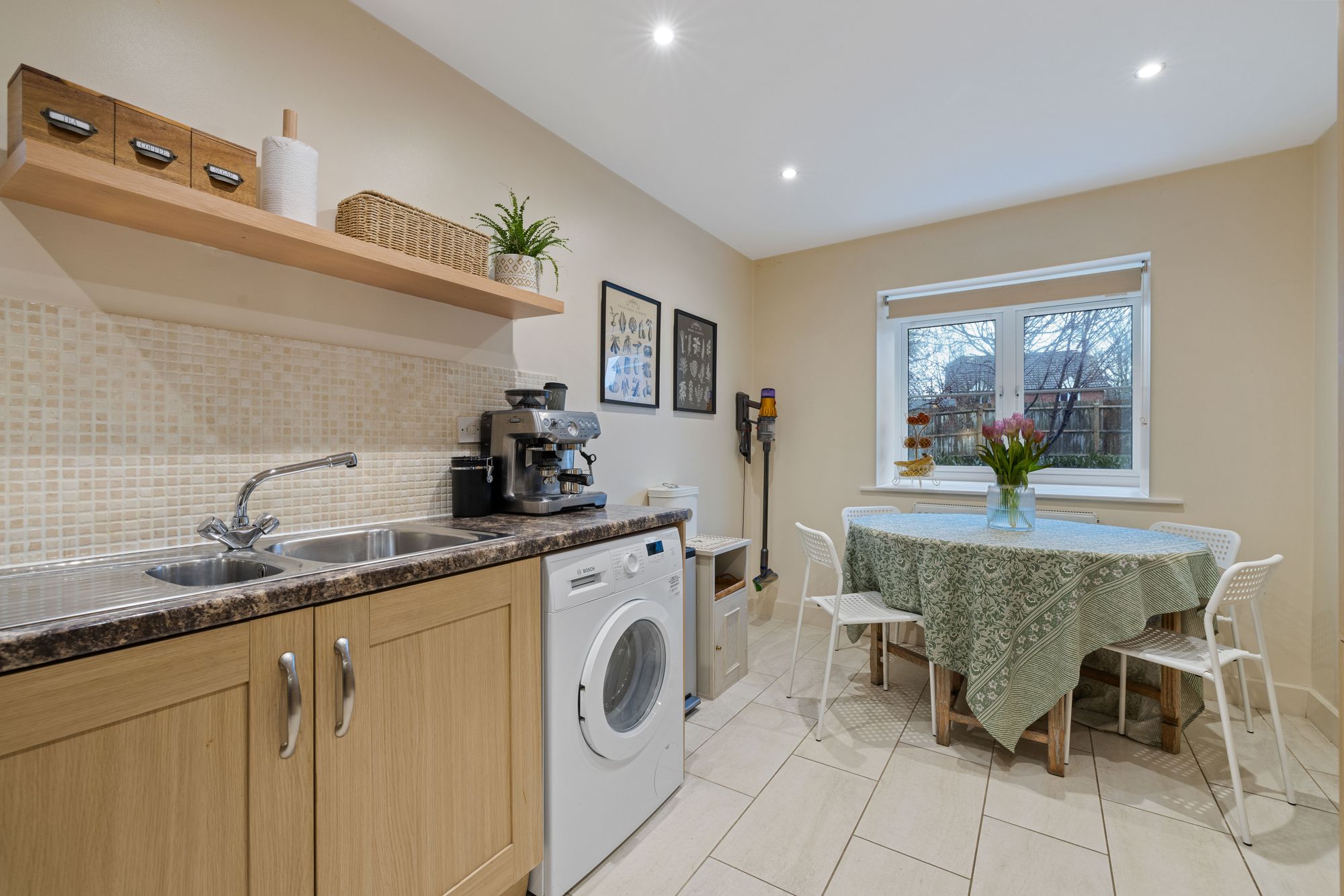 3 bed end of terrace house for sale in Mosse Gardens, Chichester, PO19  - Property Image 8