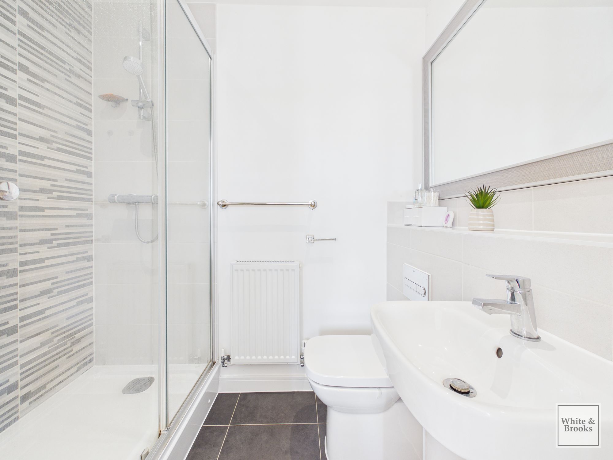 2 bed flat for sale in Richard Road, Chichester, PO19 10