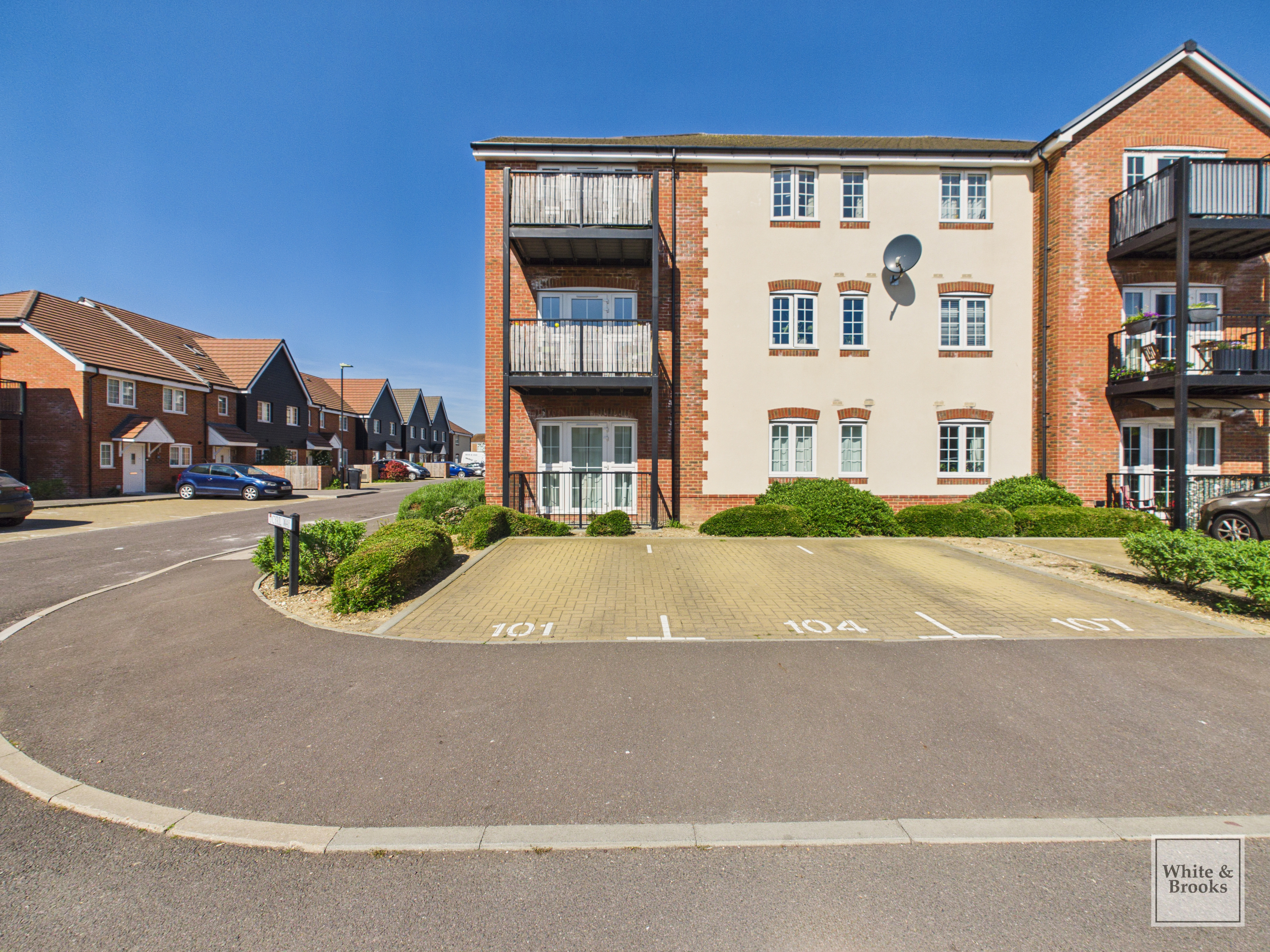 2 bed flat for sale in Richard Road, Chichester, PO19 14