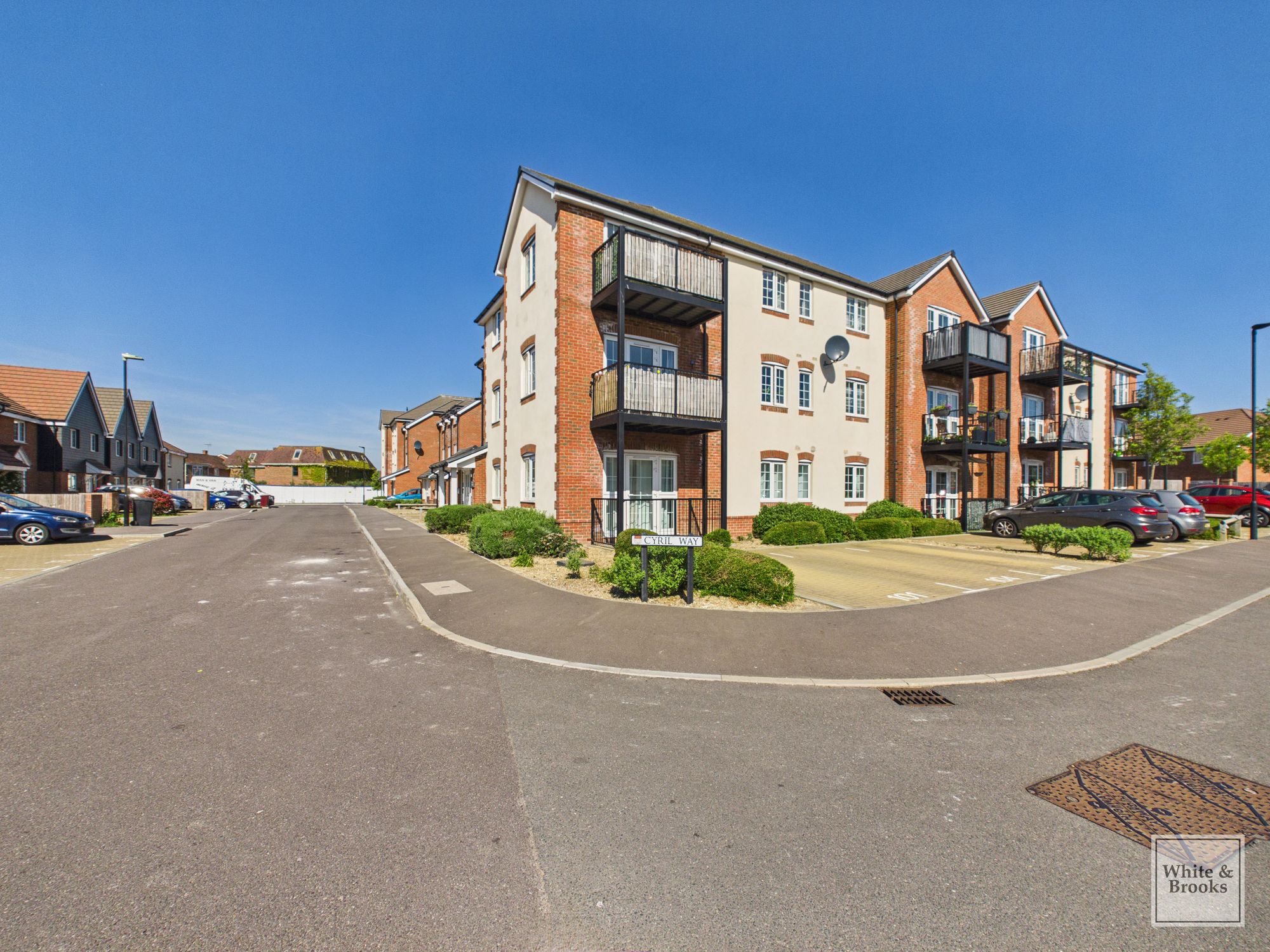 2 bed flat for sale in Richard Road, Chichester, PO19 - Property Image 1