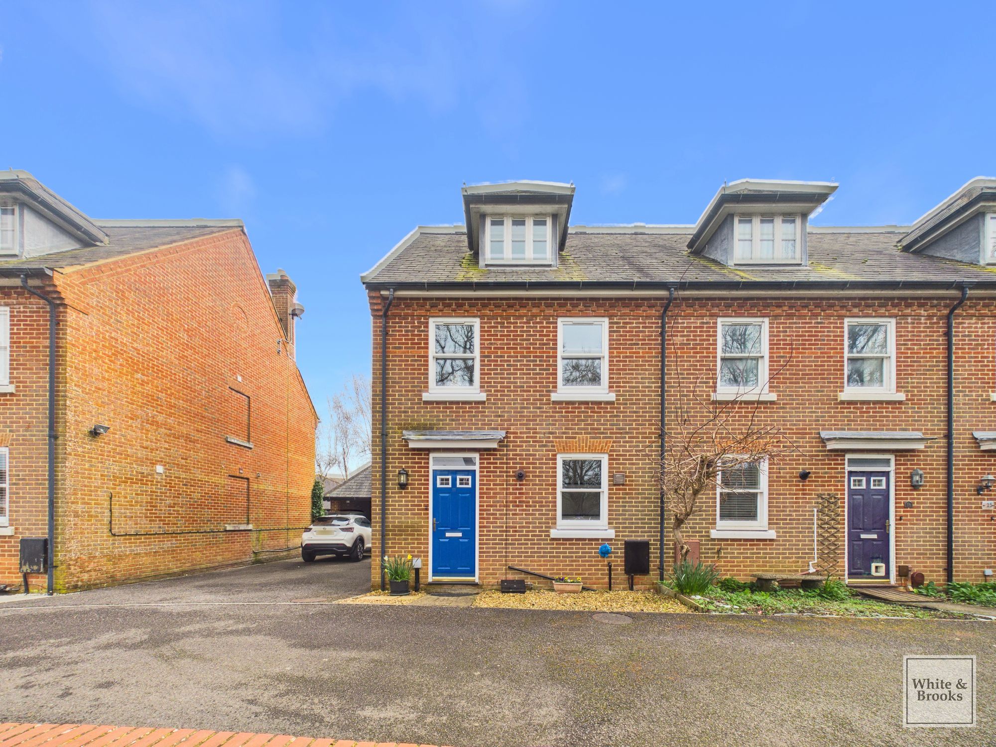 3 bed end of terrace house for sale in The Sadlers, Westhampnett, PO18 - Property Image 1