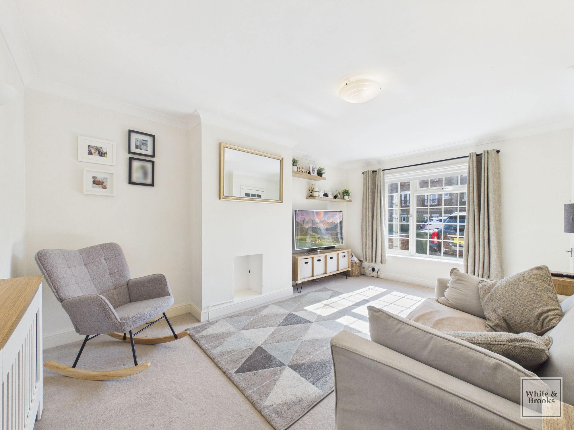 2 bed mid-terraced house for sale in Gilmore Road, Chichester, PO19 1