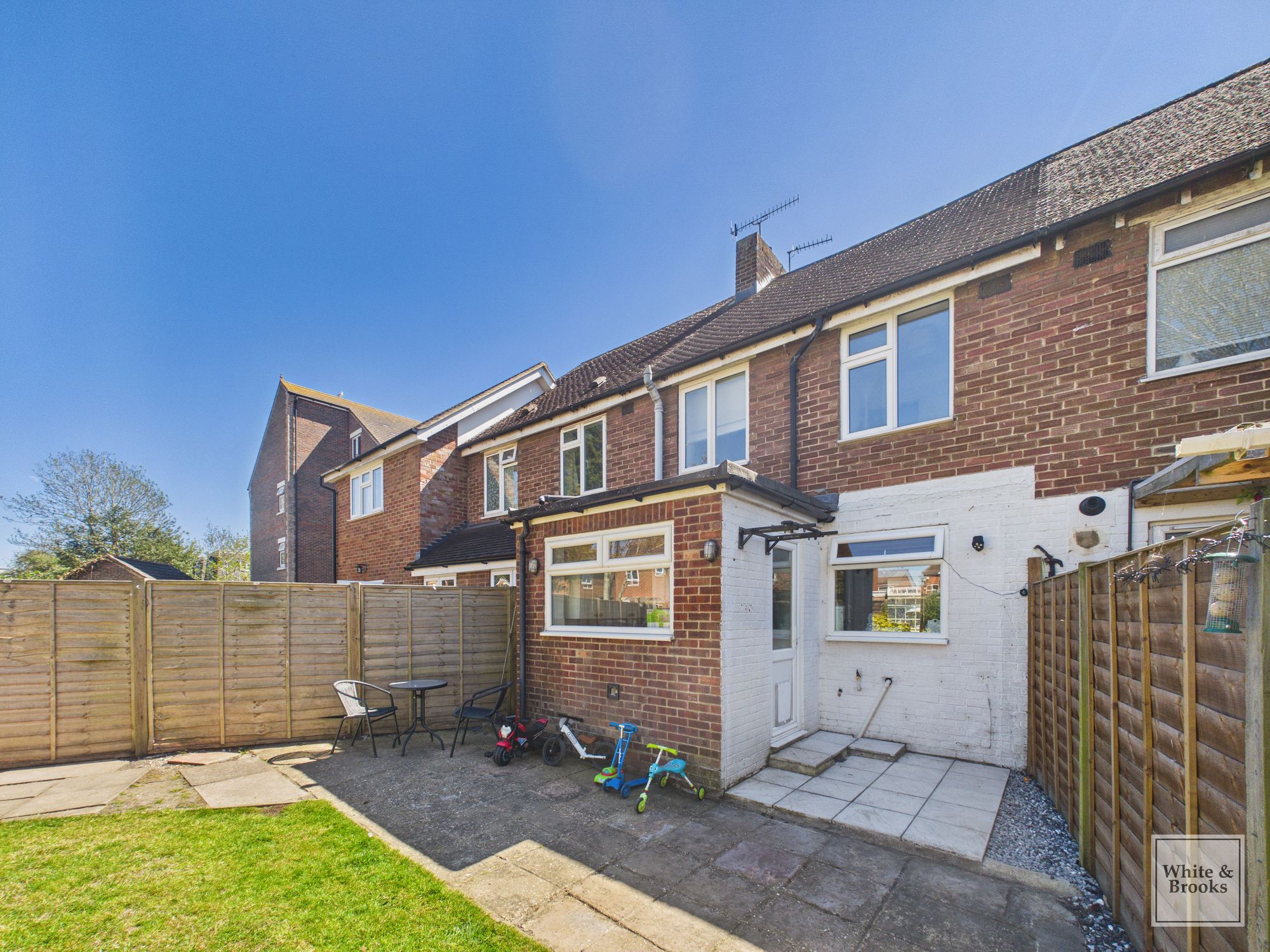 2 bed mid-terraced house for sale in Gilmore Road, Chichester, PO19 18
