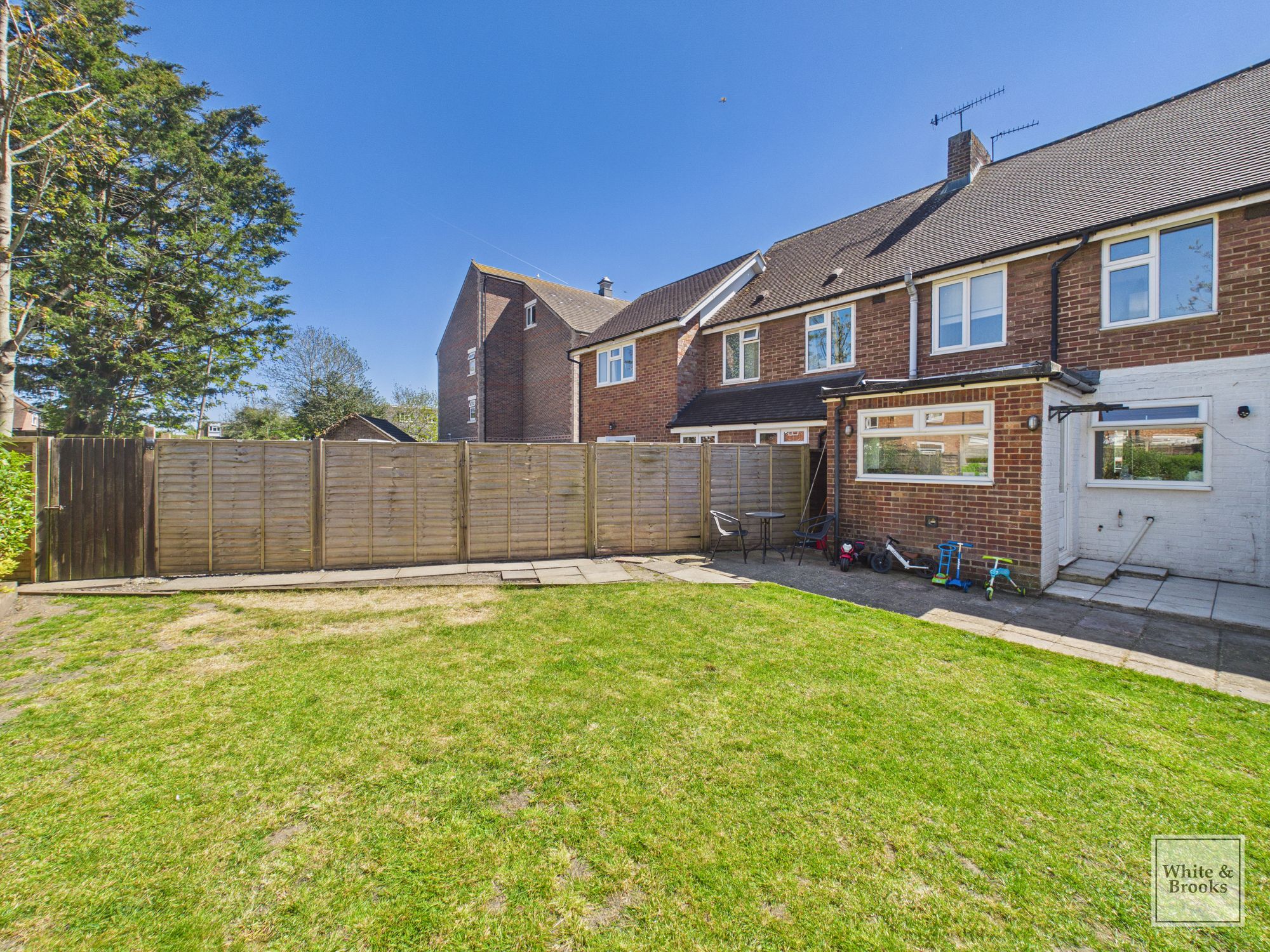 2 bed mid-terraced house for sale in Gilmore Road, Chichester, PO19 17