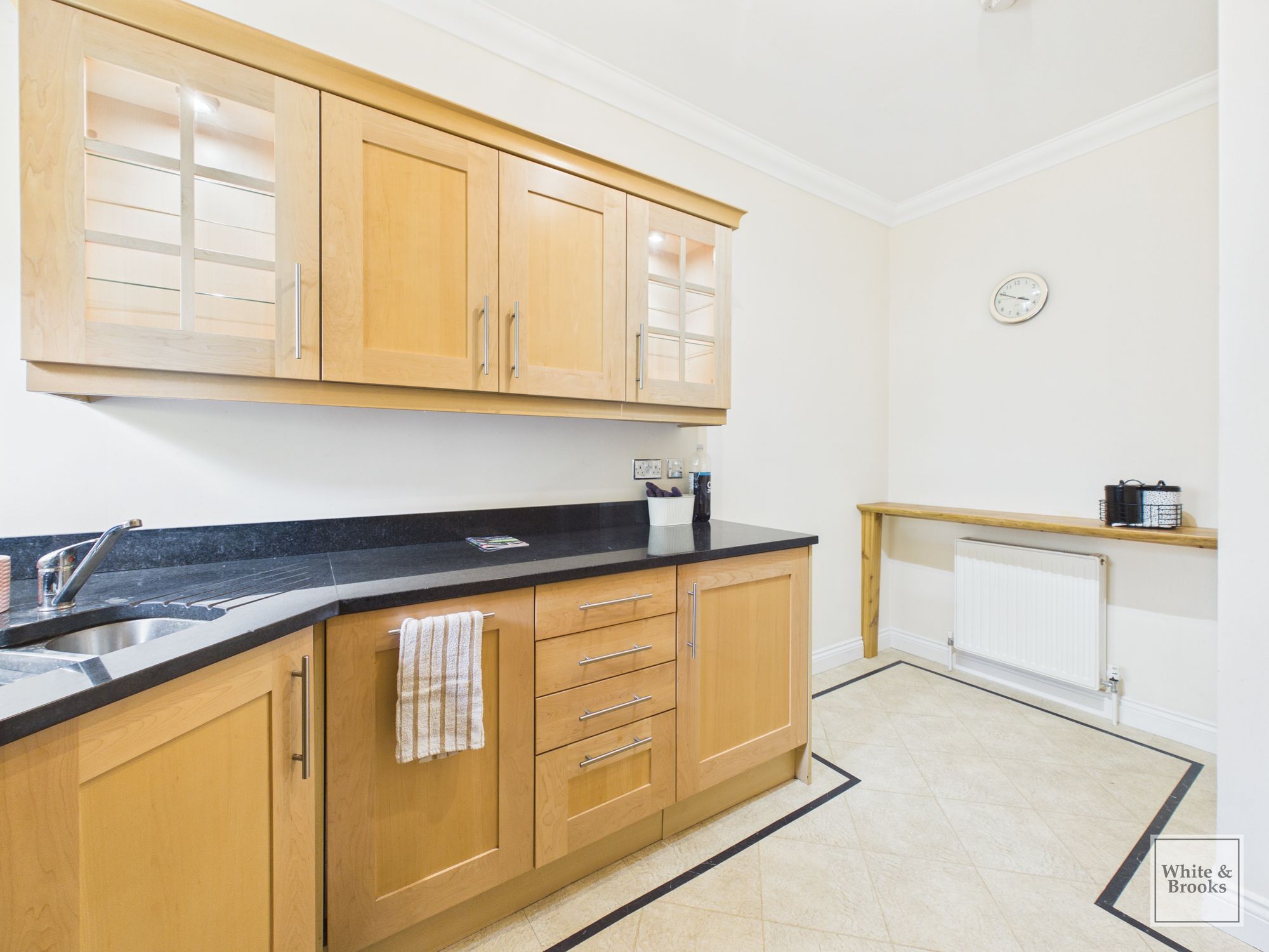 2 bed apartment for sale in Lavant Road, Bernardsgate, PO19  - Property Image 5