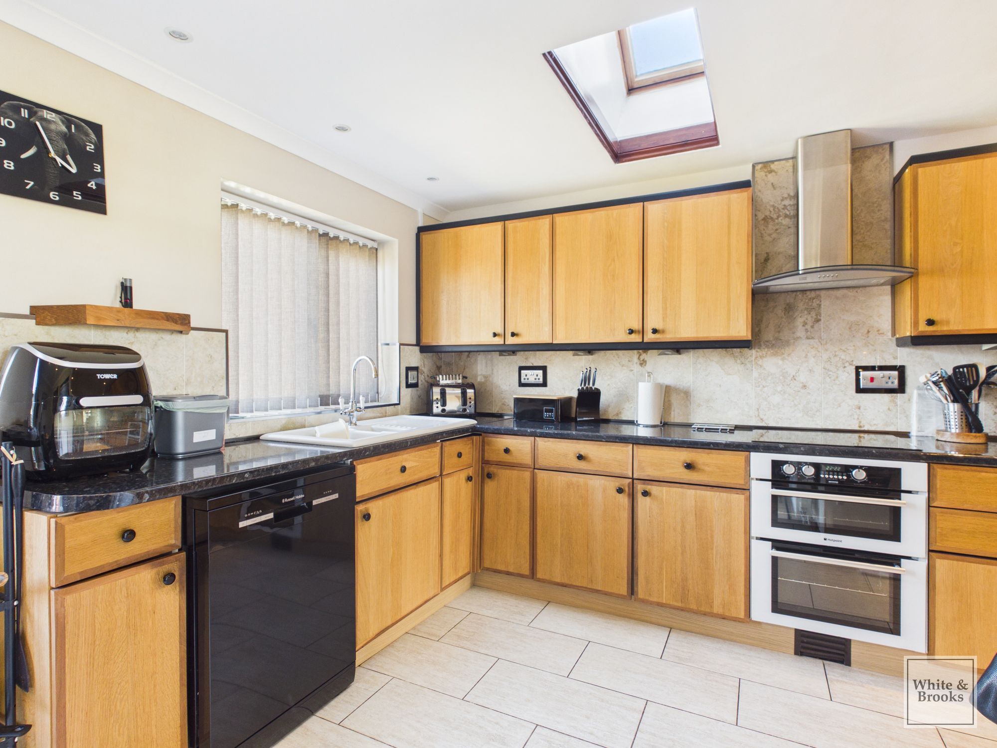 3 bed semi-detached house for sale in Arunford Close, Ford, BN18  - Property Image 3