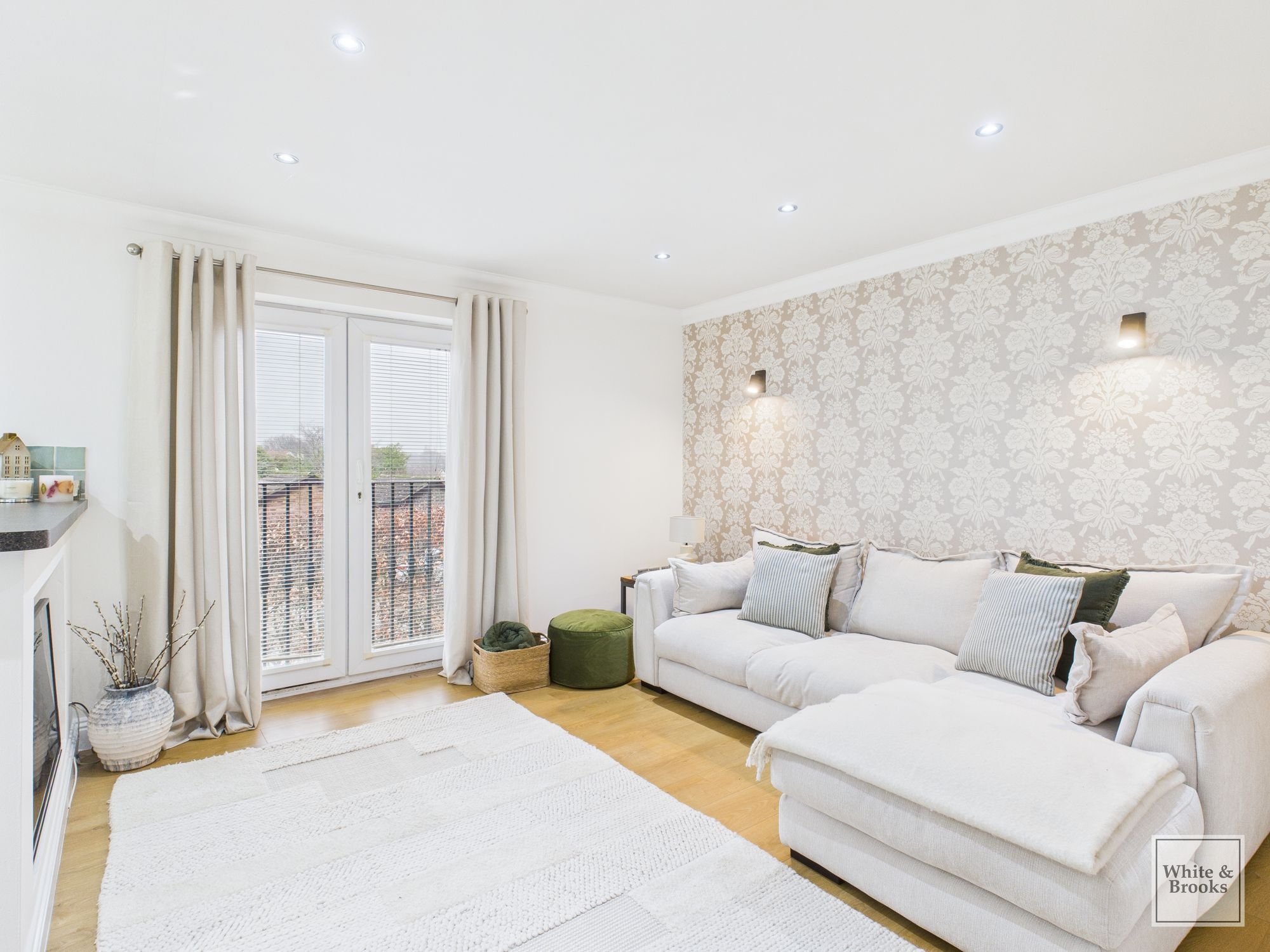 2 bed flat for sale in Barnham Road, Barnham, PO22  - Property Image 2