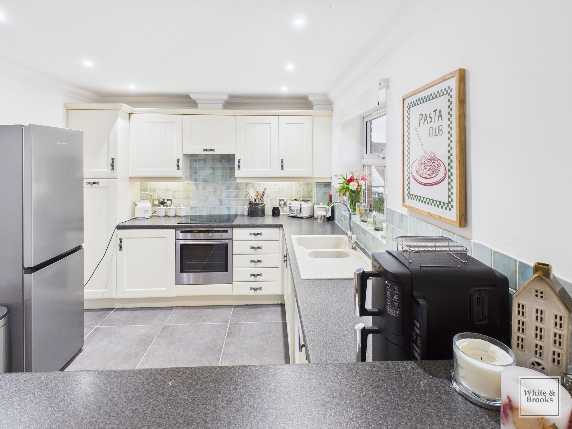 2 bed flat for sale in Barnham Road, Barnham, PO22  - Property Image 10